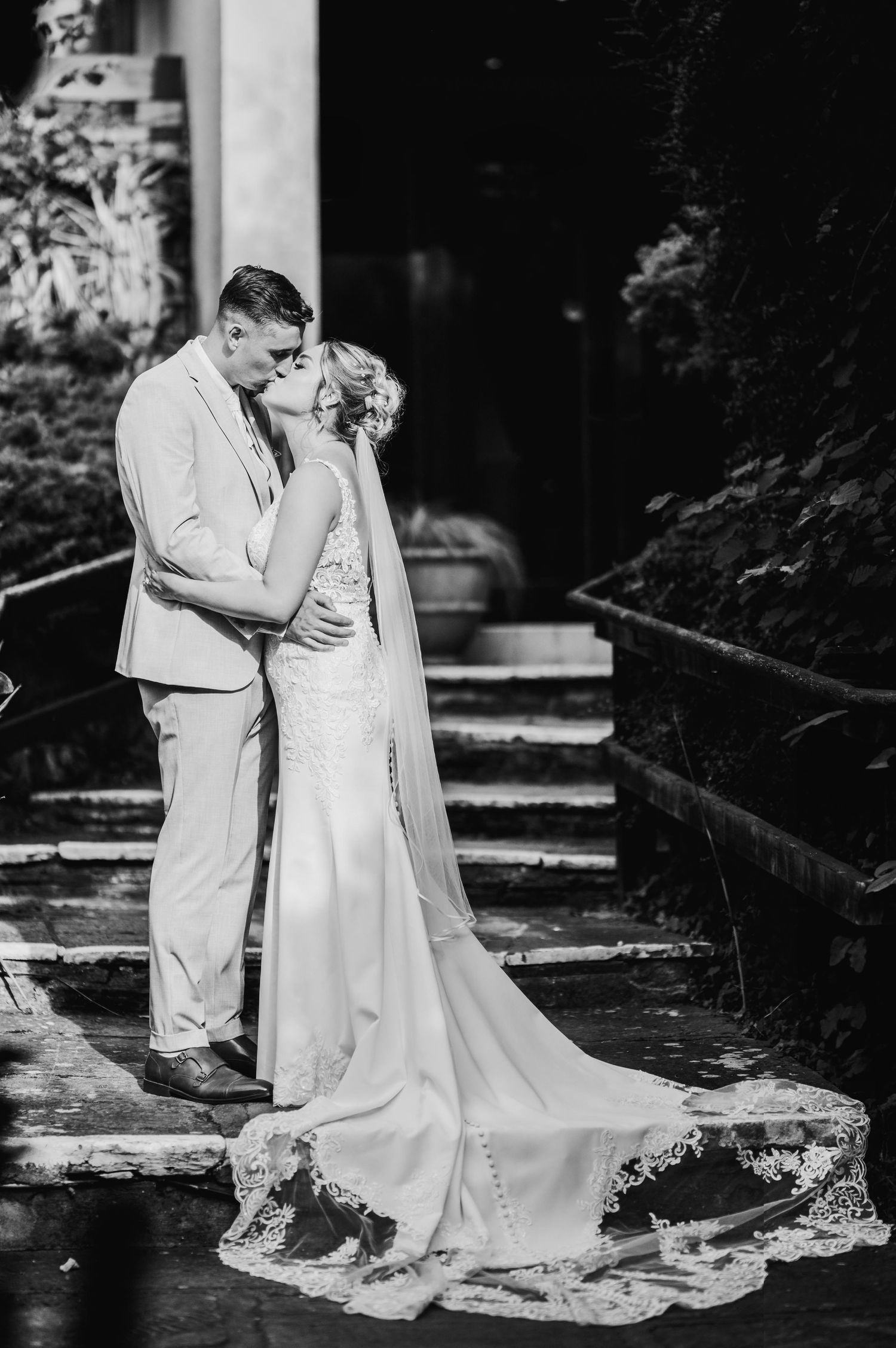 MERCURE BOX HILL, BURFORD BRIDGE HOTEL WEDDING - ABBIE & HARRY