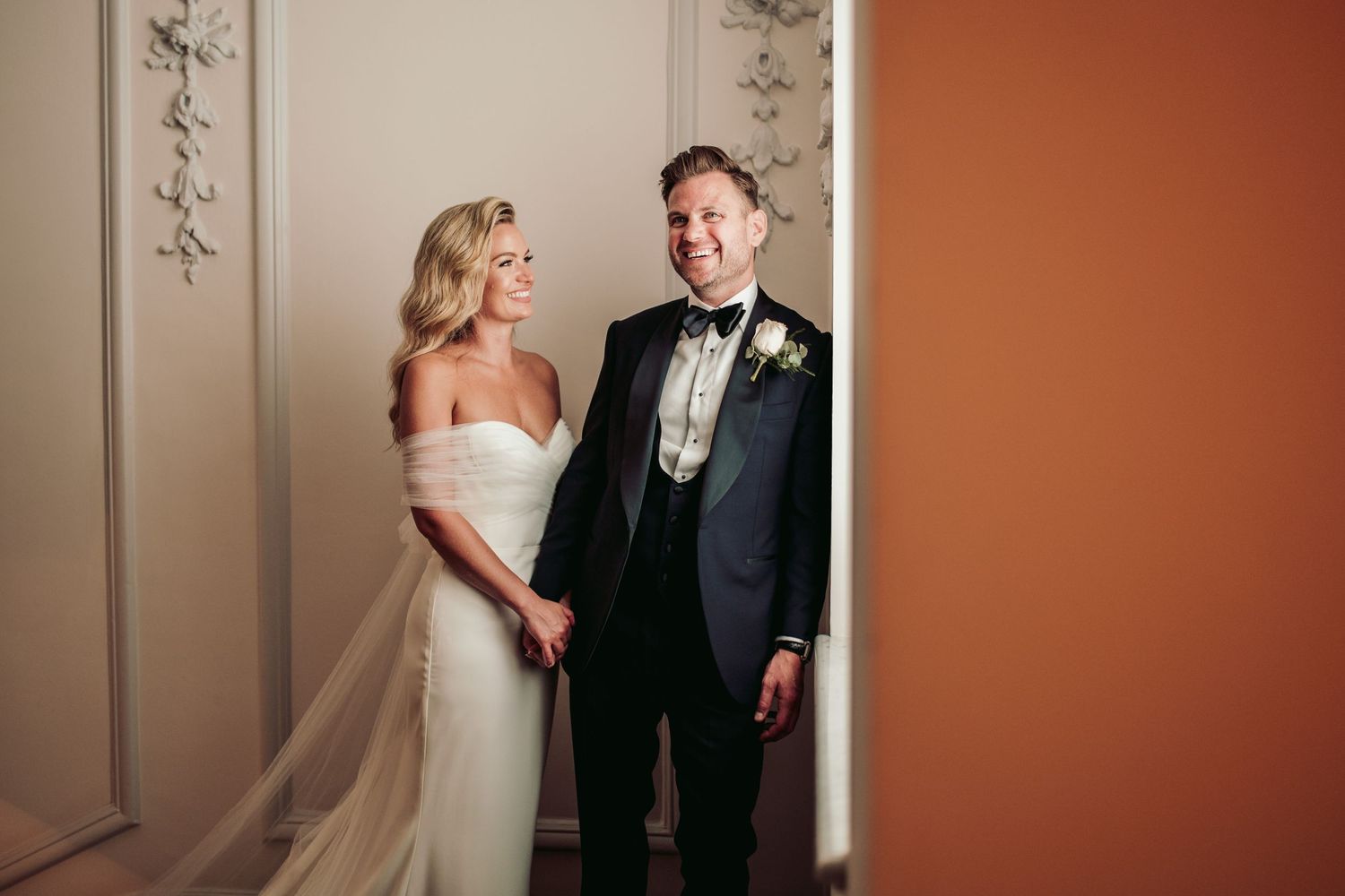 timeless portraits, capturing their love and sophistication amidst the luxurious surroundings of Claridge’s Hotel in Mayfair, London.