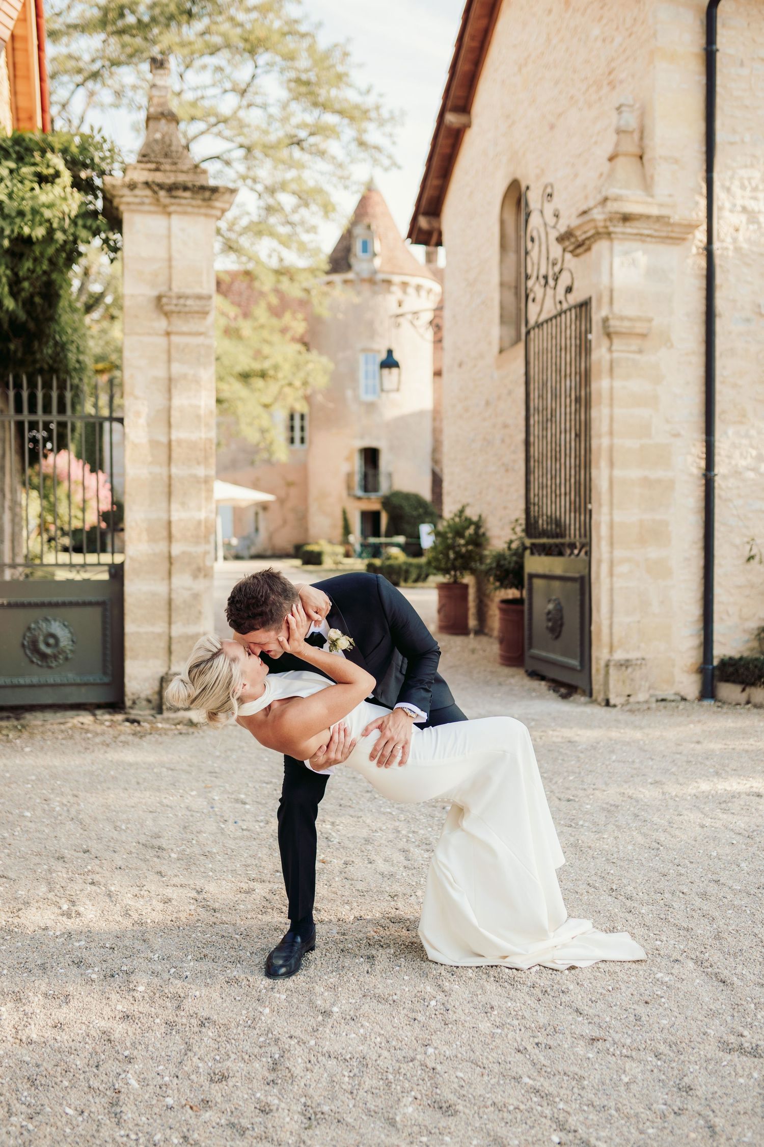 château de cazenac wedding venue in the heart of the Dordogne Valley, south-west France, which was the back drop for this couples wedding