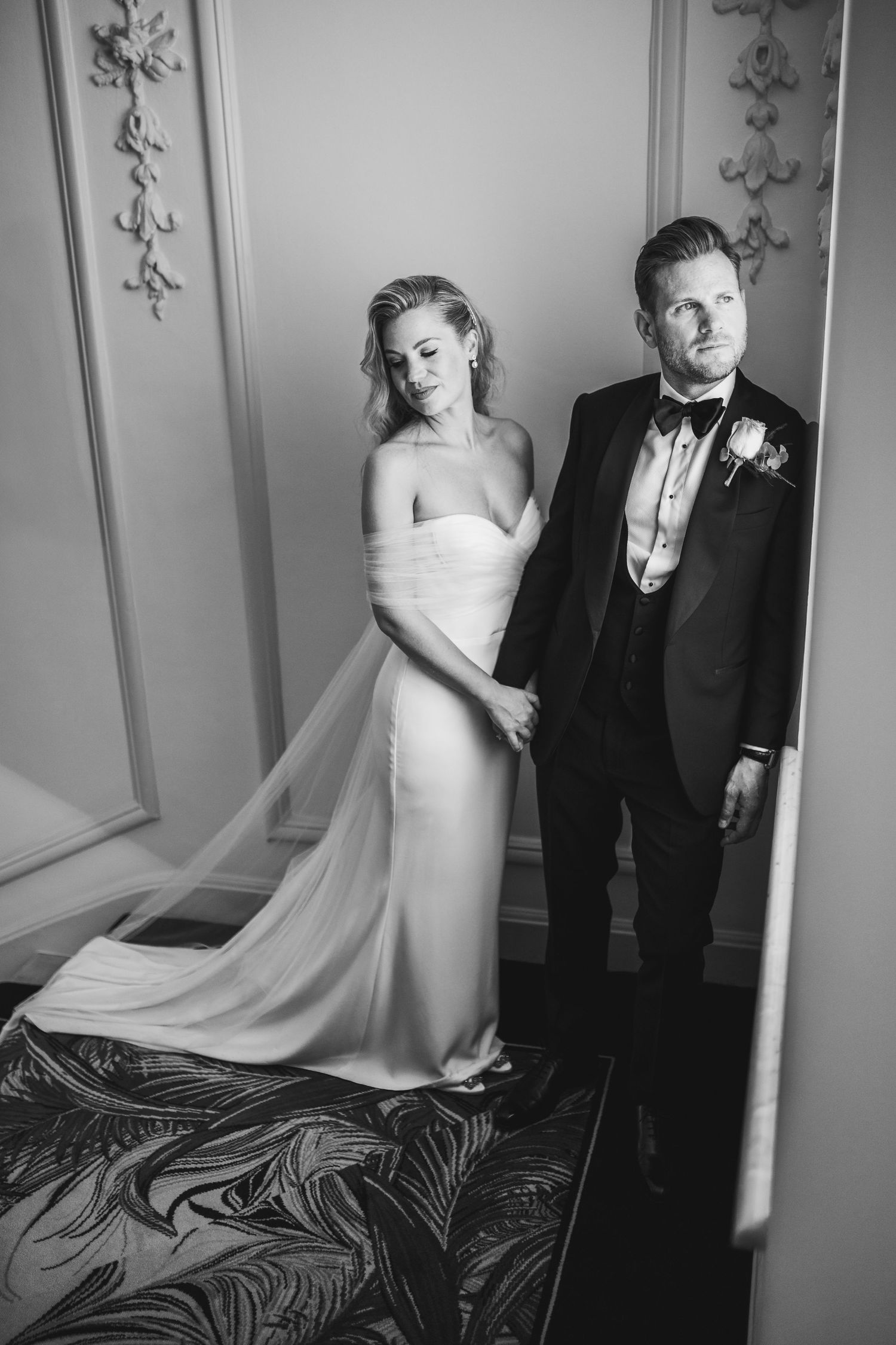 timeless portraits, capturing their love and sophistication amidst the luxurious surroundings of Claridge’s Hotel in Mayfair, London.