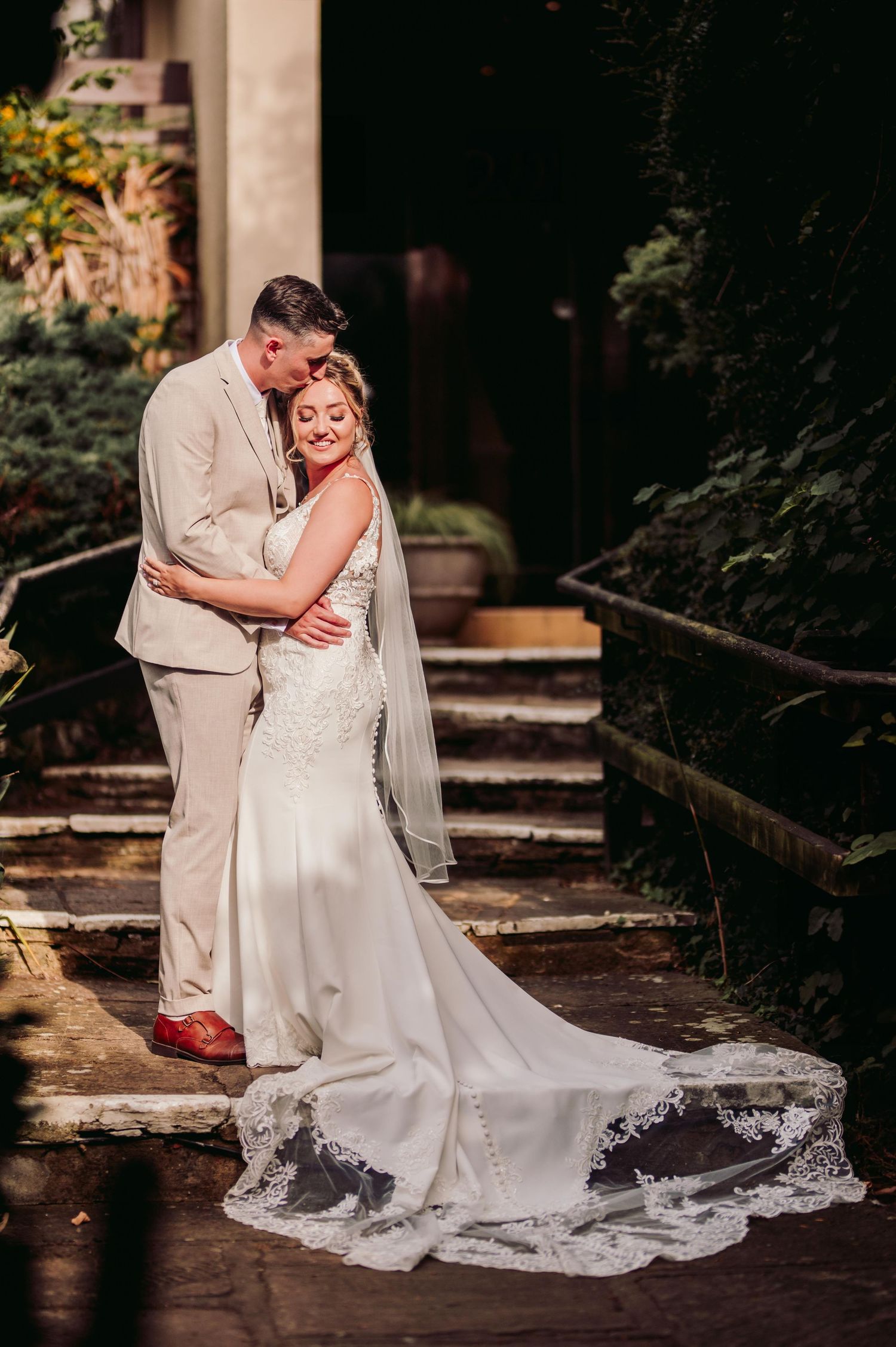 MERCURE BOX HILL, BURFORD BRIDGE HOTEL WEDDING - ABBIE & HARRY