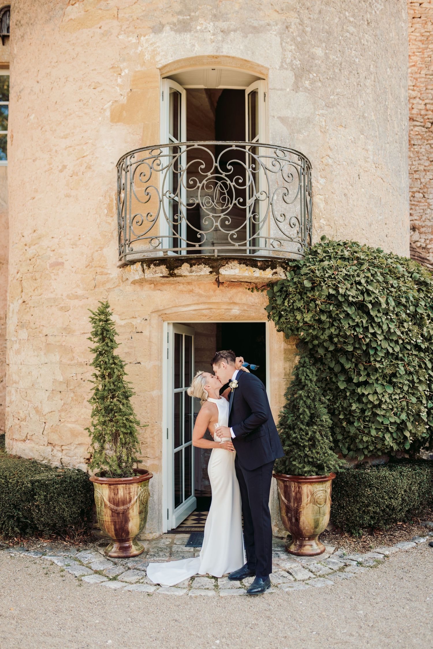 château de cazenac wedding venue in the heart of the Dordogne Valley, south-west France, which was the back drop for this couples wedding