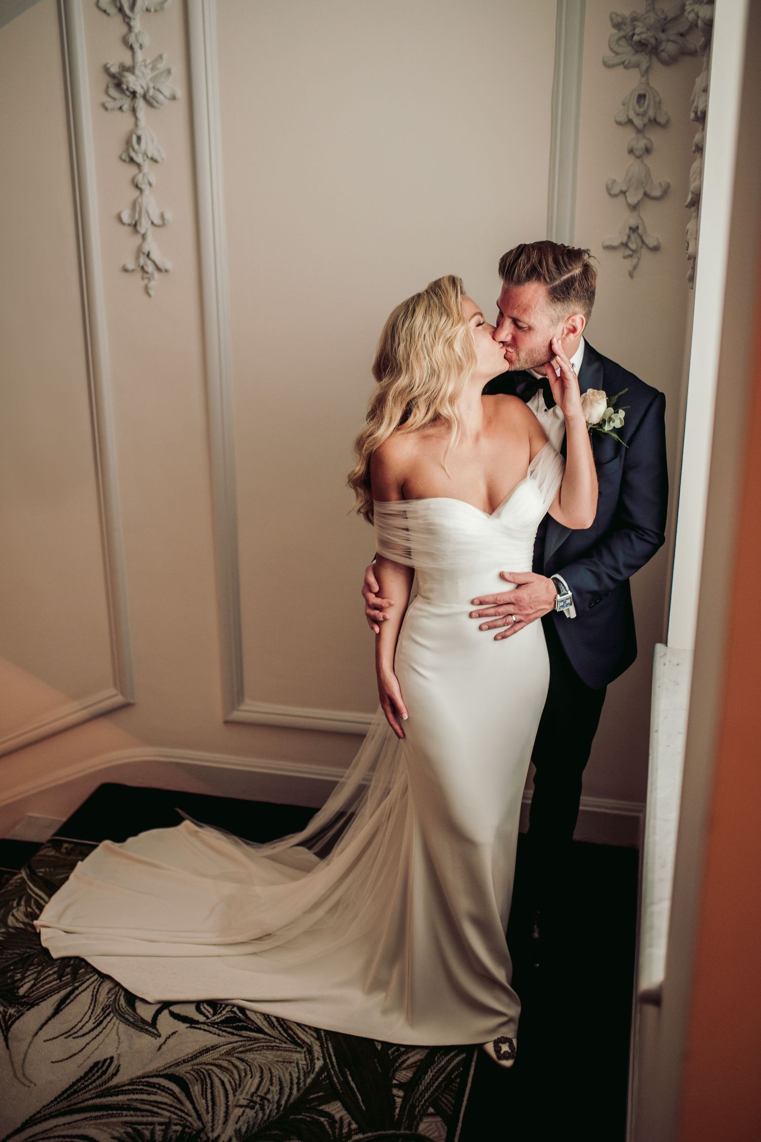 timeless portraits, capturing their love and sophistication amidst the luxurious surroundings of Claridge’s Hotel in Mayfair, London.