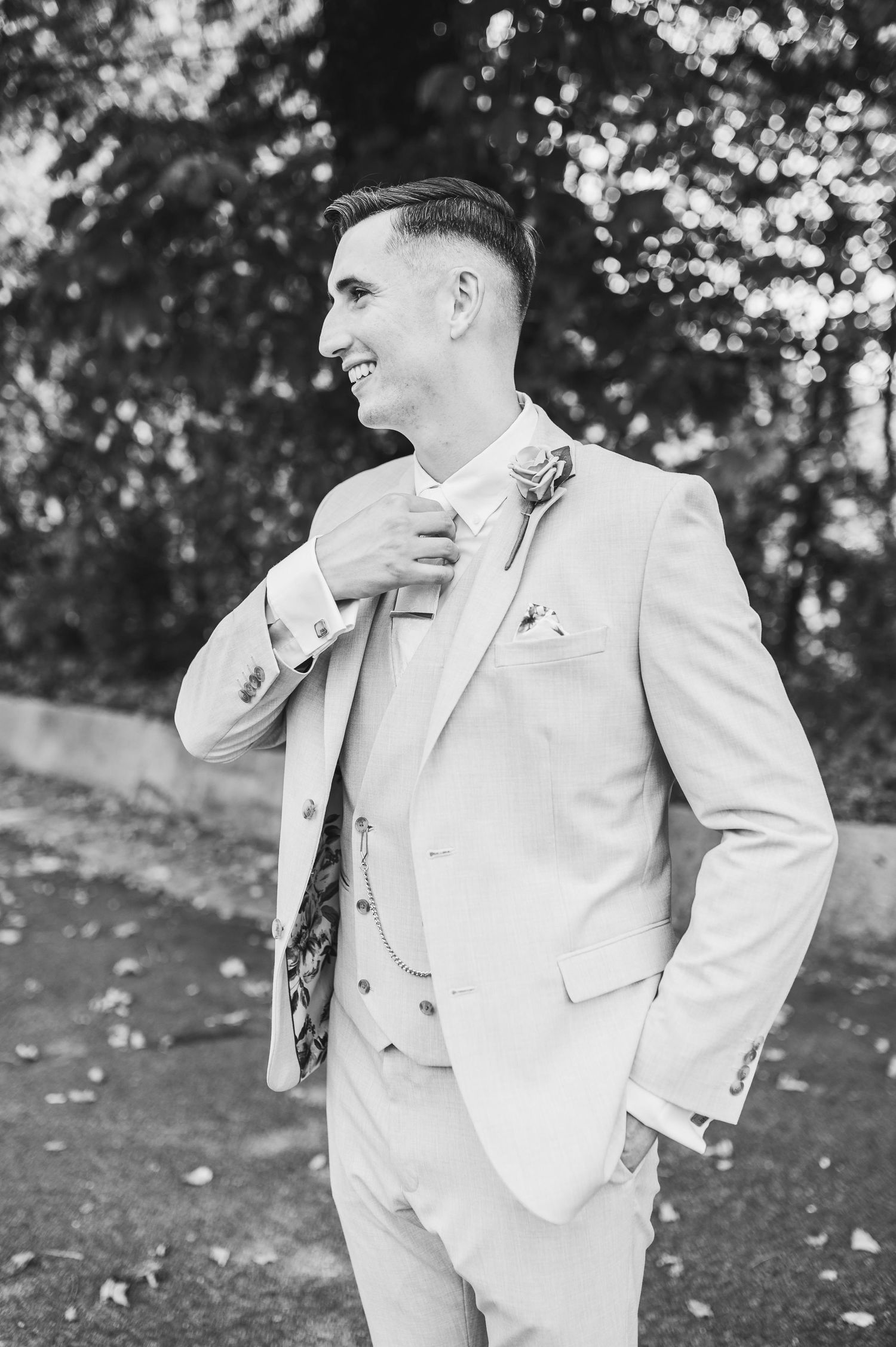 MERCURE BOX HILL, BURFORD BRIDGE HOTEL WEDDING - ABBIE & HARRY
