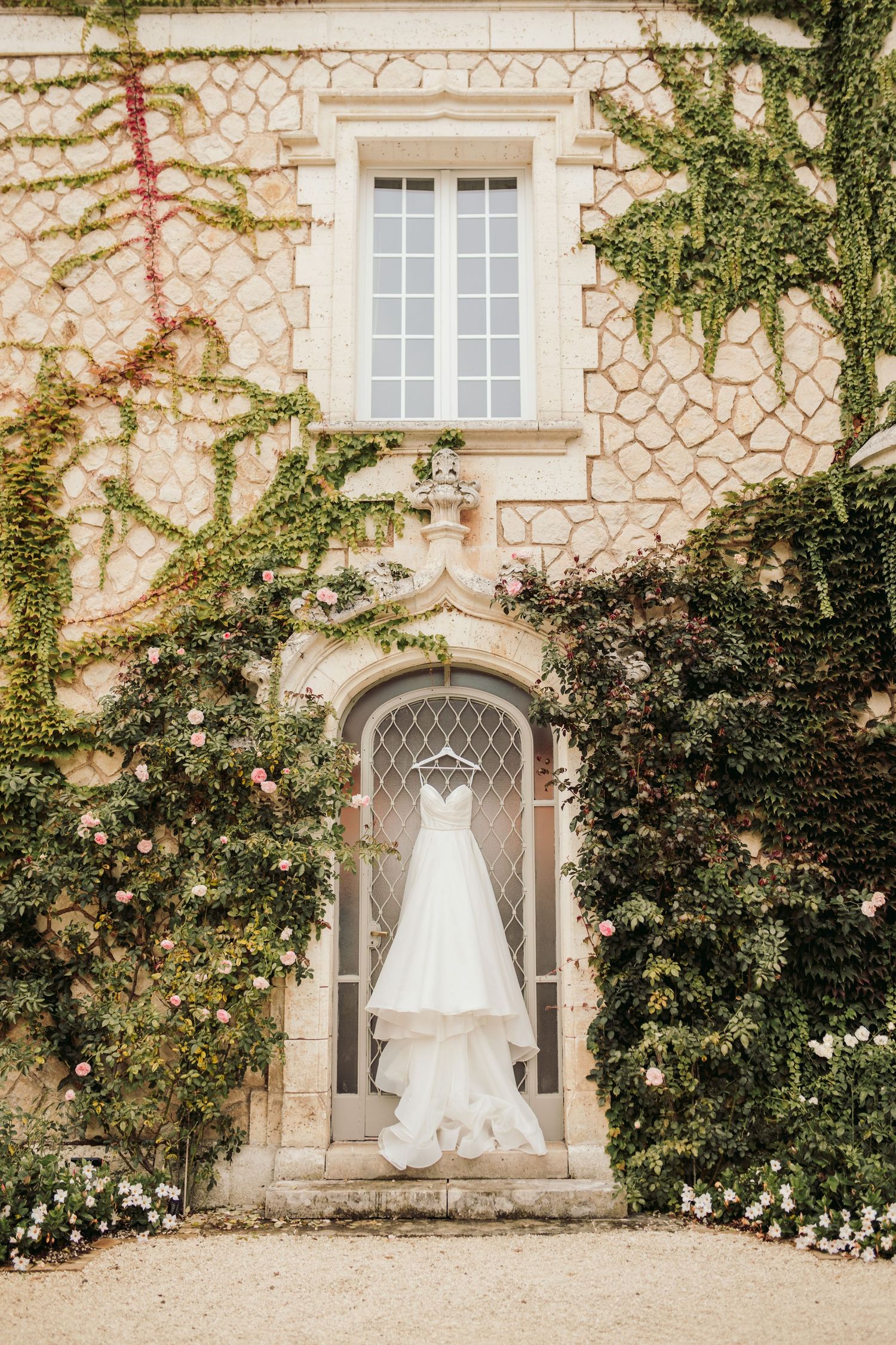 Château de la Couronne, Château de la Couronne is a breathtaking French château which was the back drop for this couples fairytale wedding.