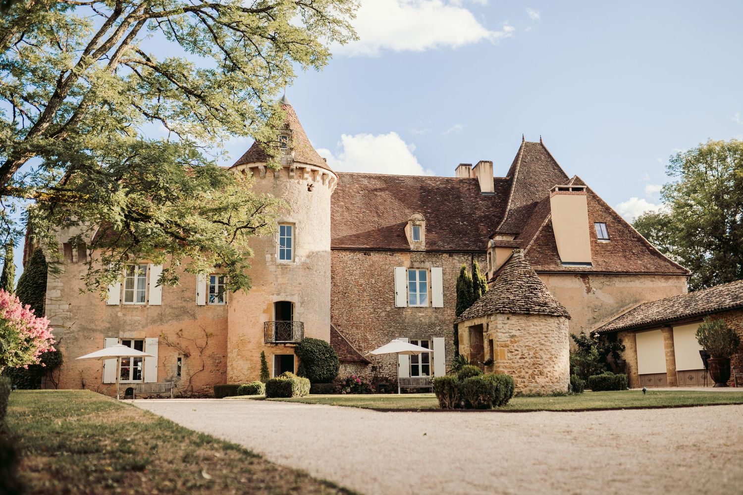 château de cazenac wedding venue in the heart of the Dordogne Valley, south-west France, which was the back drop for this couples wedding