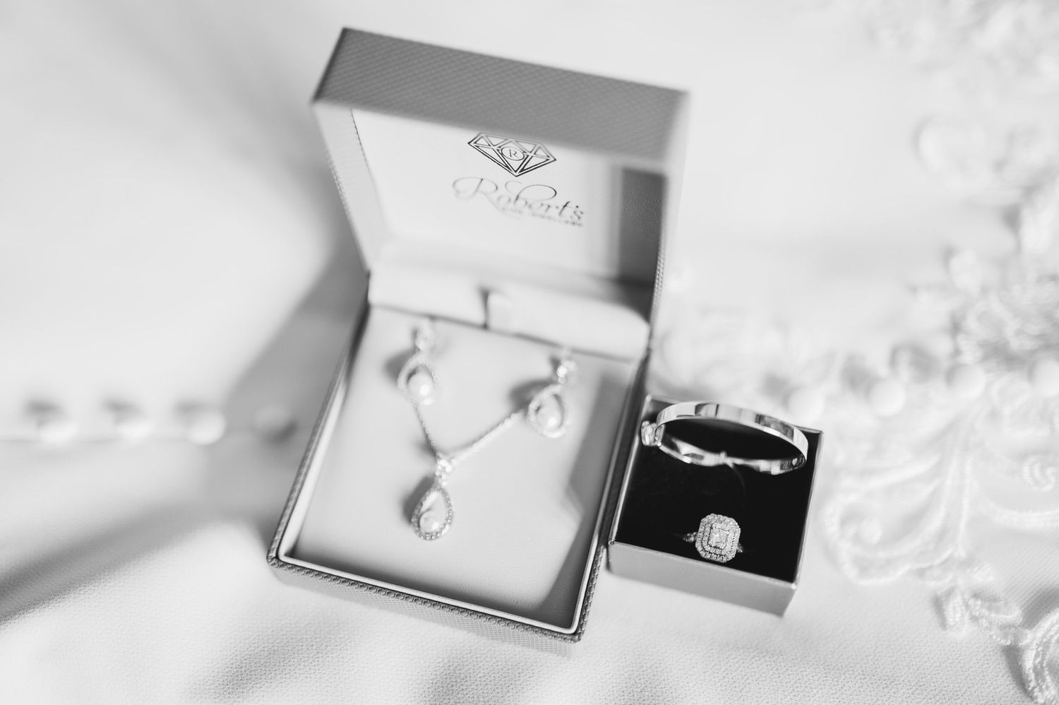 MERCURE BOX HILL, BURFORD BRIDGE HOTEL WEDDING - ABBIE & HARRY