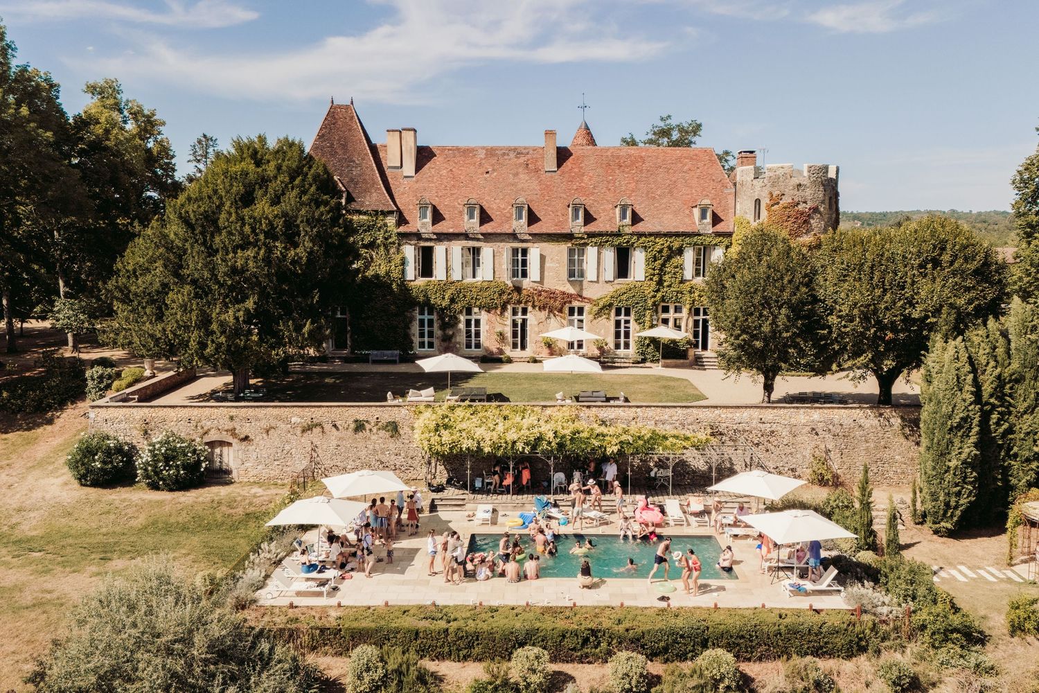 château de cazenac wedding venue in the heart of the Dordogne Valley, south-west France, which was the back drop for this couples wedding