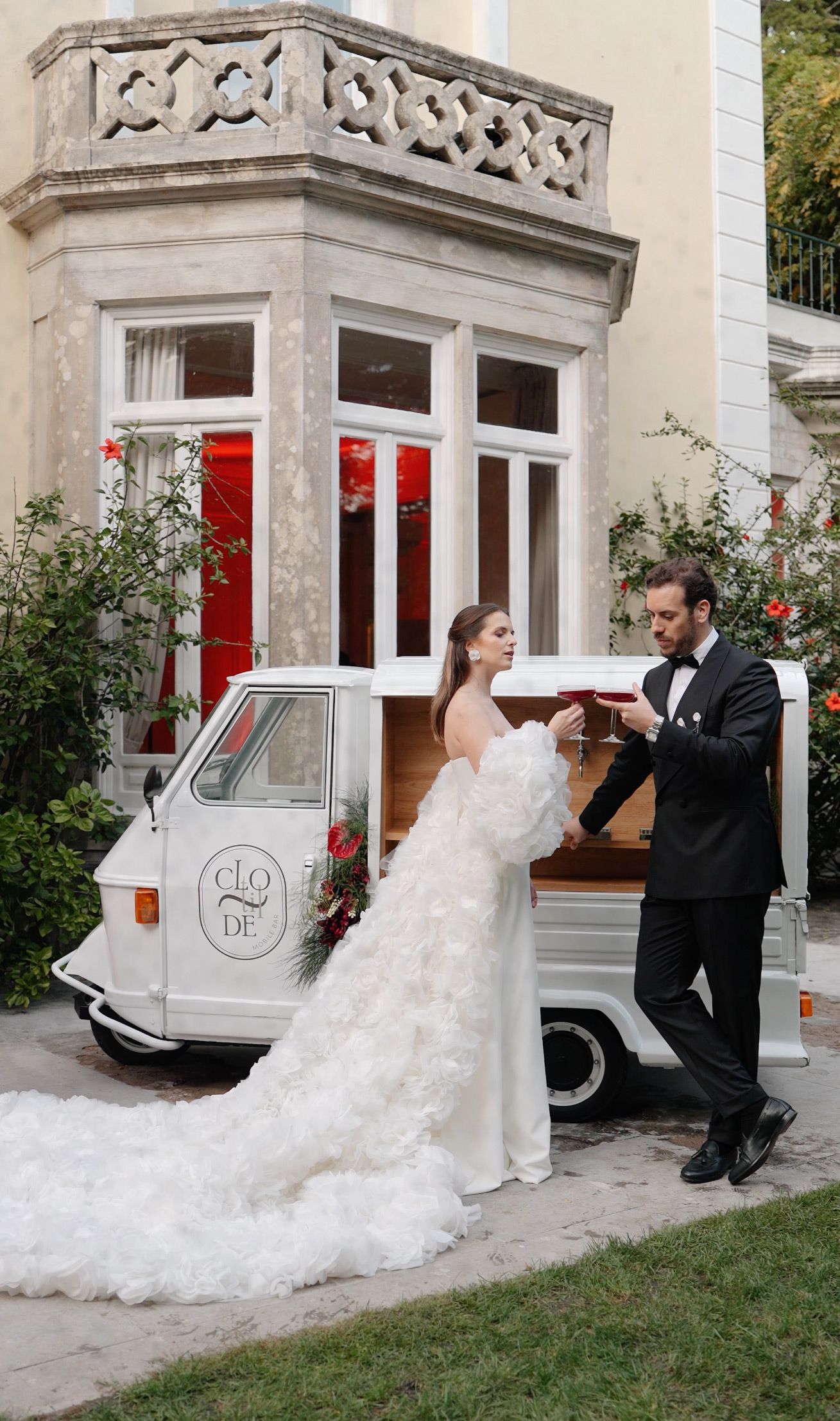 Newlyweds beside a vintage wedding bar at Camélia Gardens in Sintra