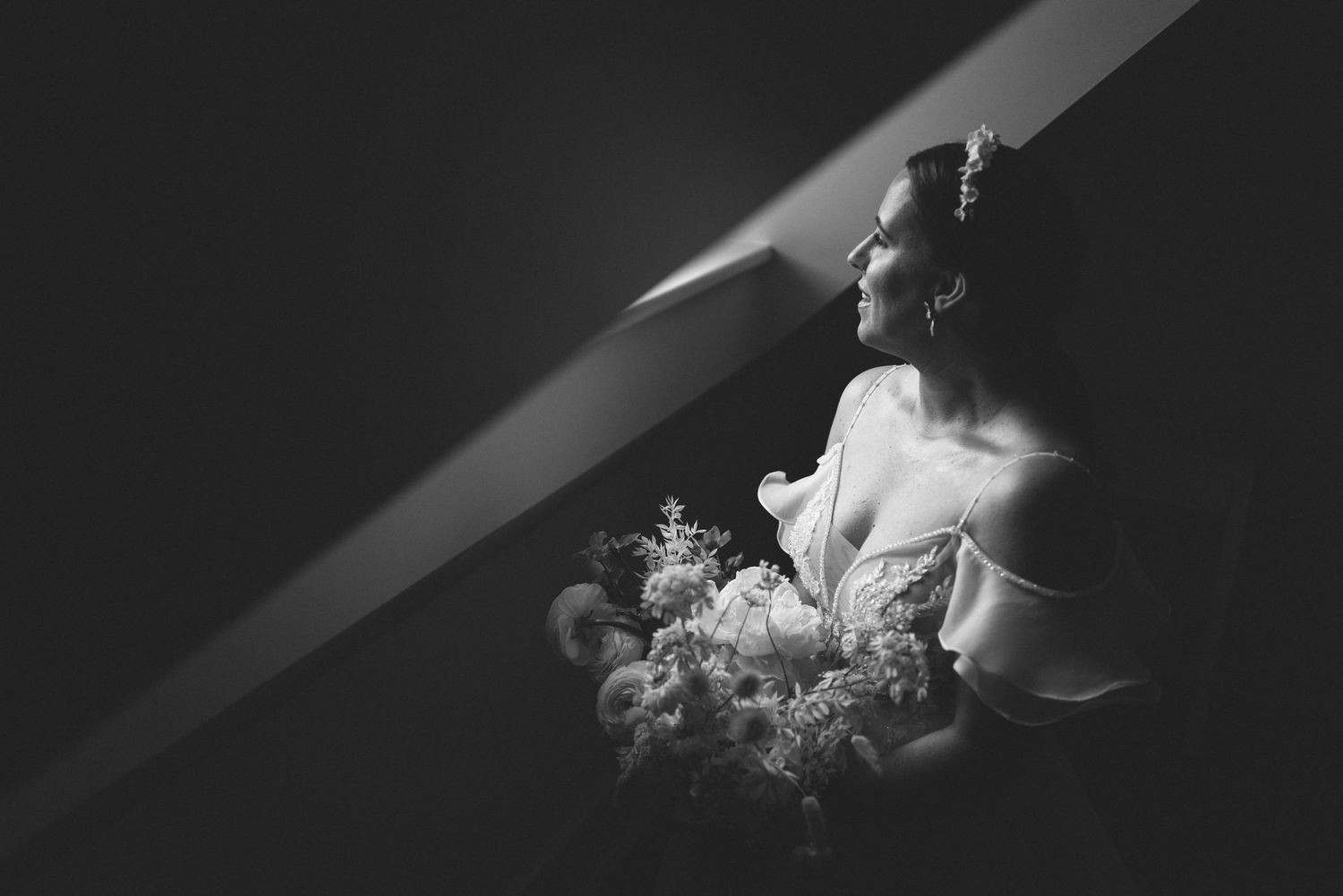 Artistic black and white bridal portrait at Colina dos Piscos, Portugal