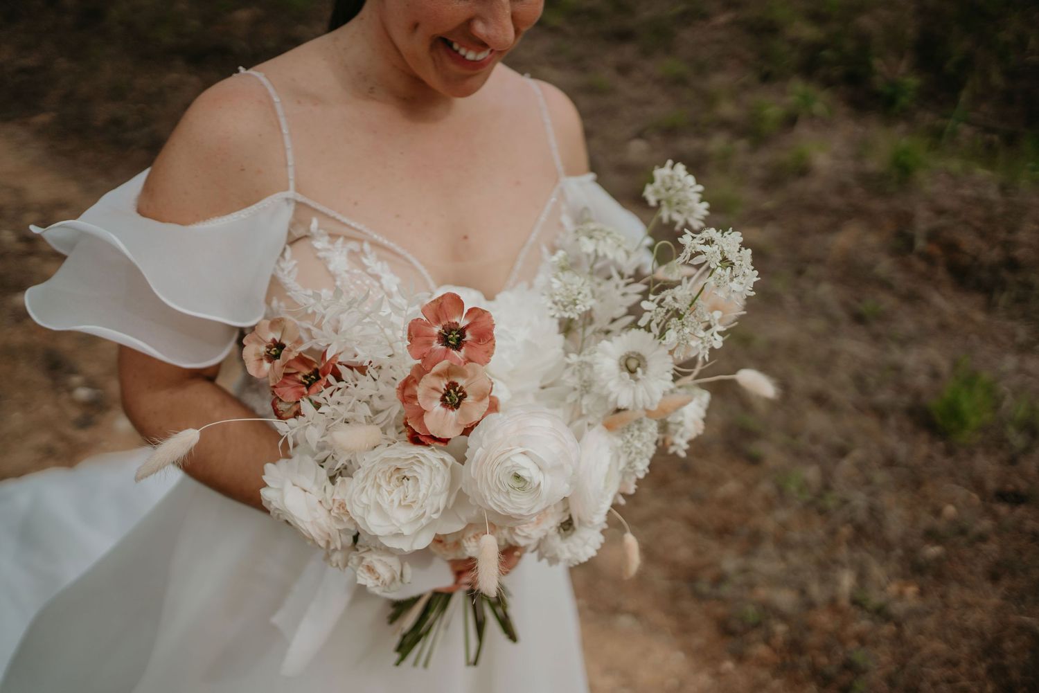 Bride holding her wedding bouquet at Colina dos Piscos, Portugal