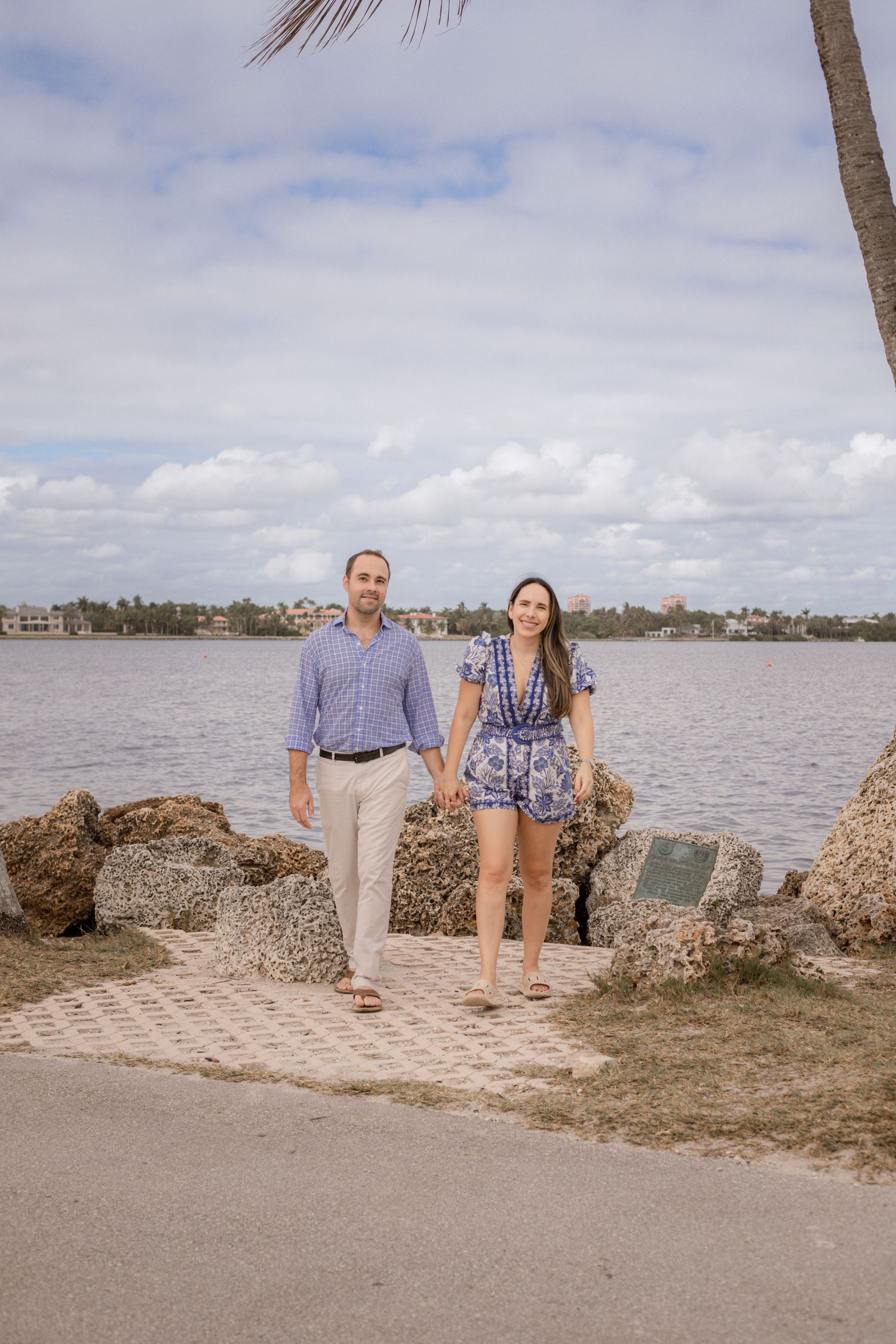 Couples photography session in Florida with a natural and timeless style