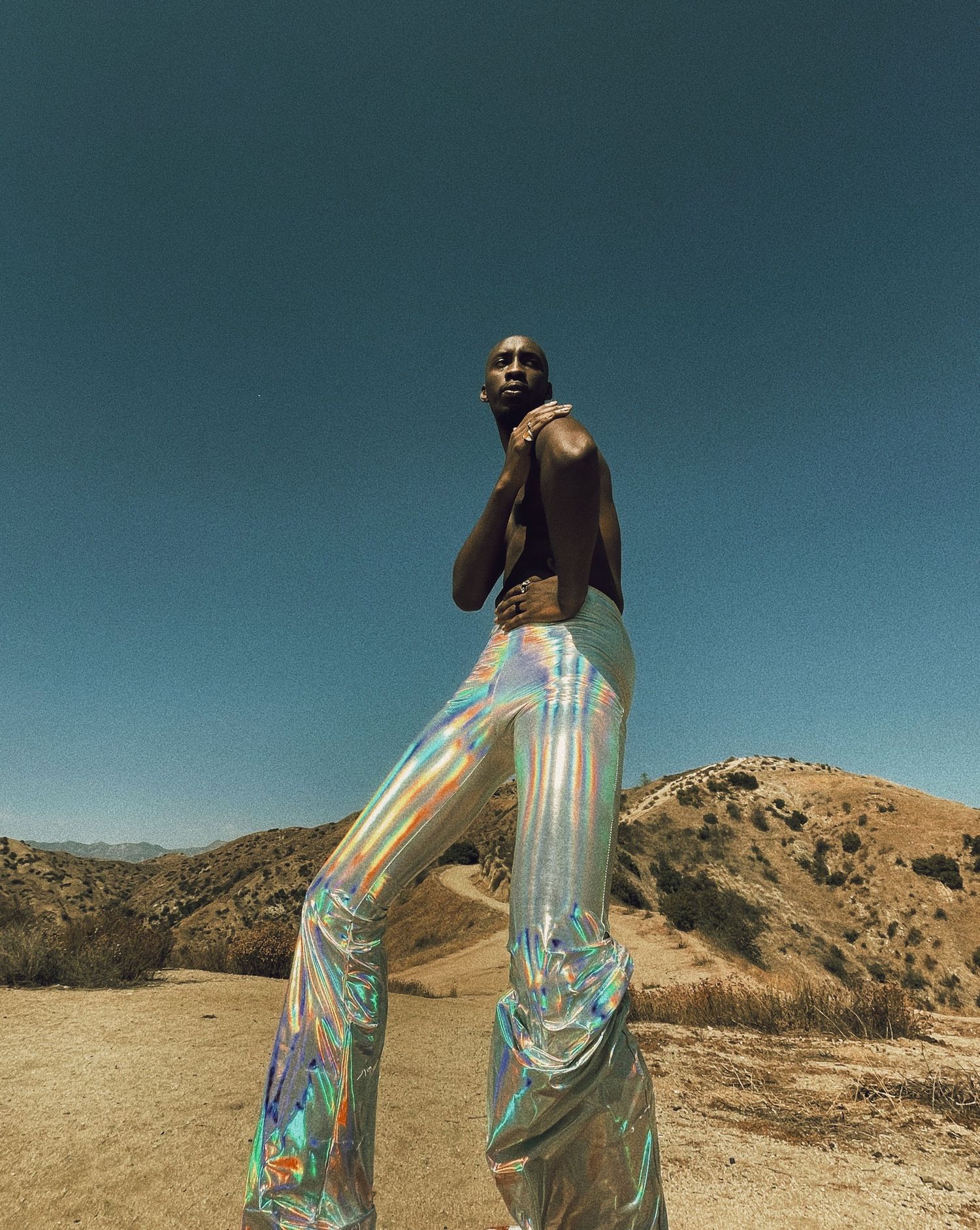 Holographic fabric creates ethereal movement sequence against desert backdrop.PZ STUDIO VISUALS  x Beoncia Dunn