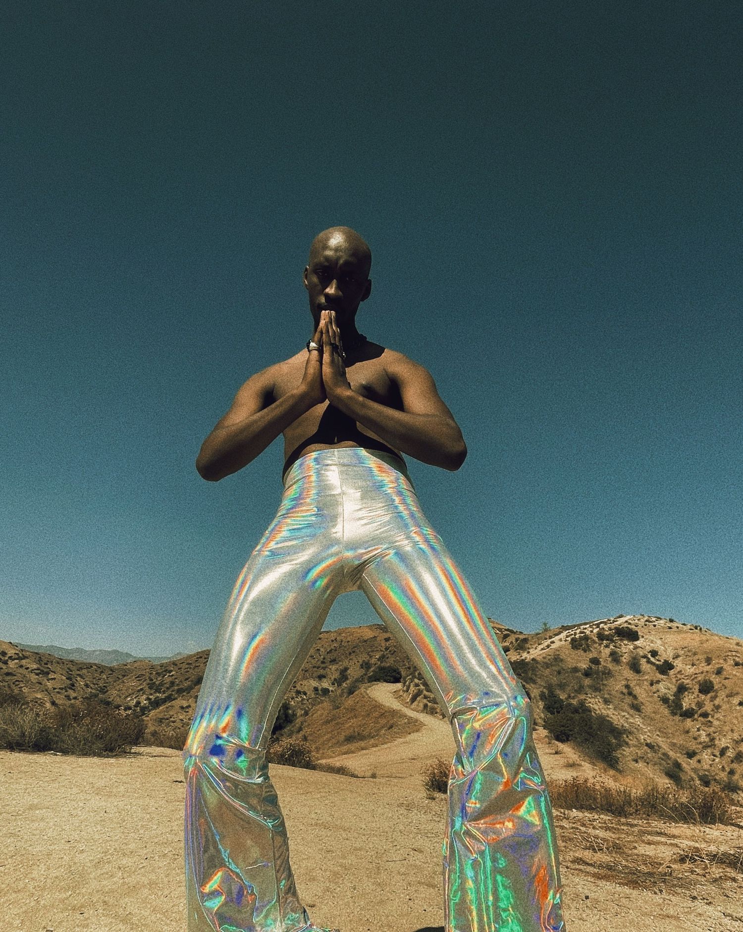 Shimmering holographic costume creates dramatic poses in desert setting.PZ STUDIO VISUALS  x Beoncia Dunn