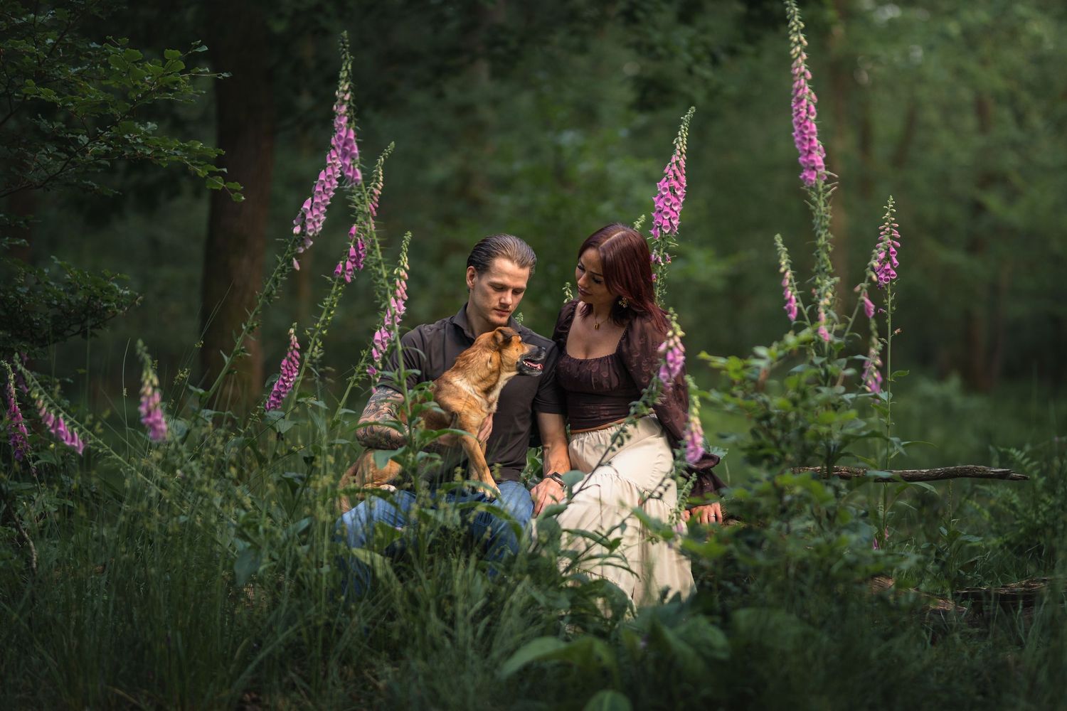 De connectie tussen baasjes en hond vastgelegd in een fotoshoot door Rosalie Michelle