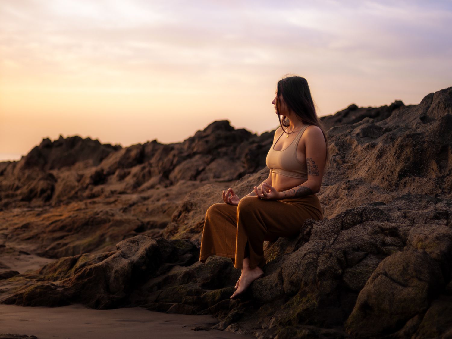 Yoga branding shoot in San Agustin, Gran Canaria by Dutch Branding Photographer Rosalie Michelle