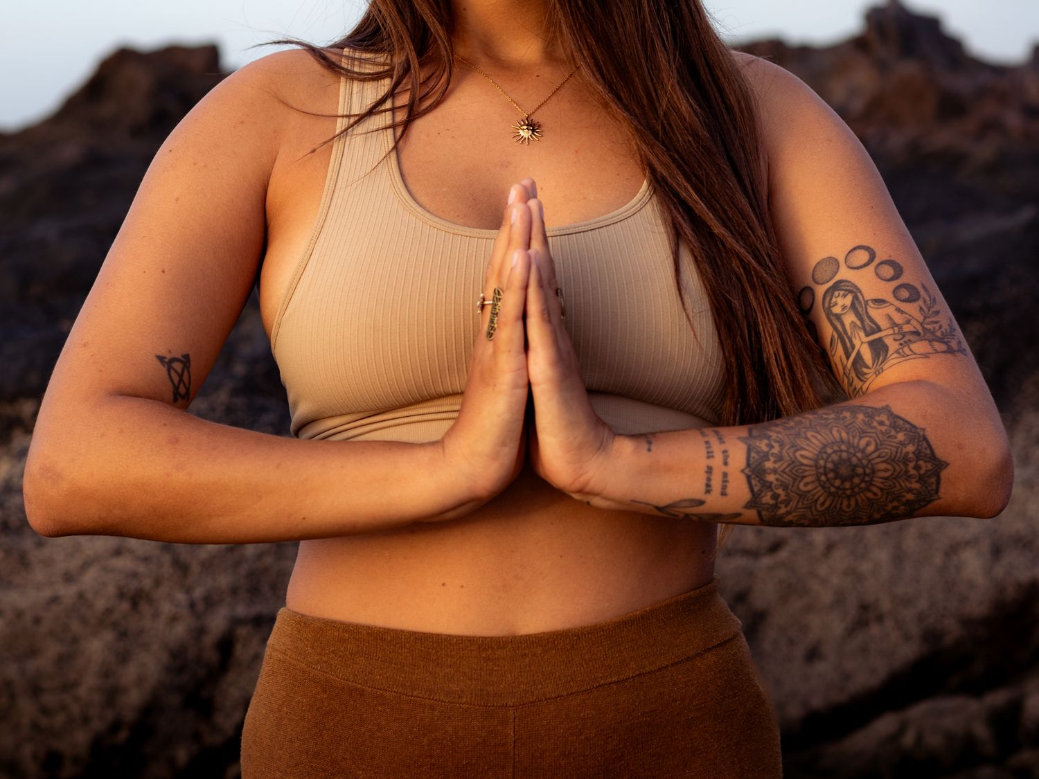 Yoga branding shoot in San Agustin, Gran Canaria by Dutch Branding Photographer Rosalie Michelle