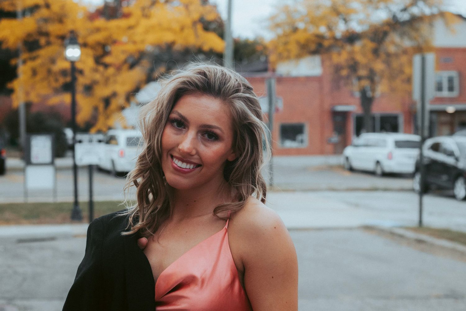 Lapeer Michigan senior photography featuring a high school senior in an outdoor setting