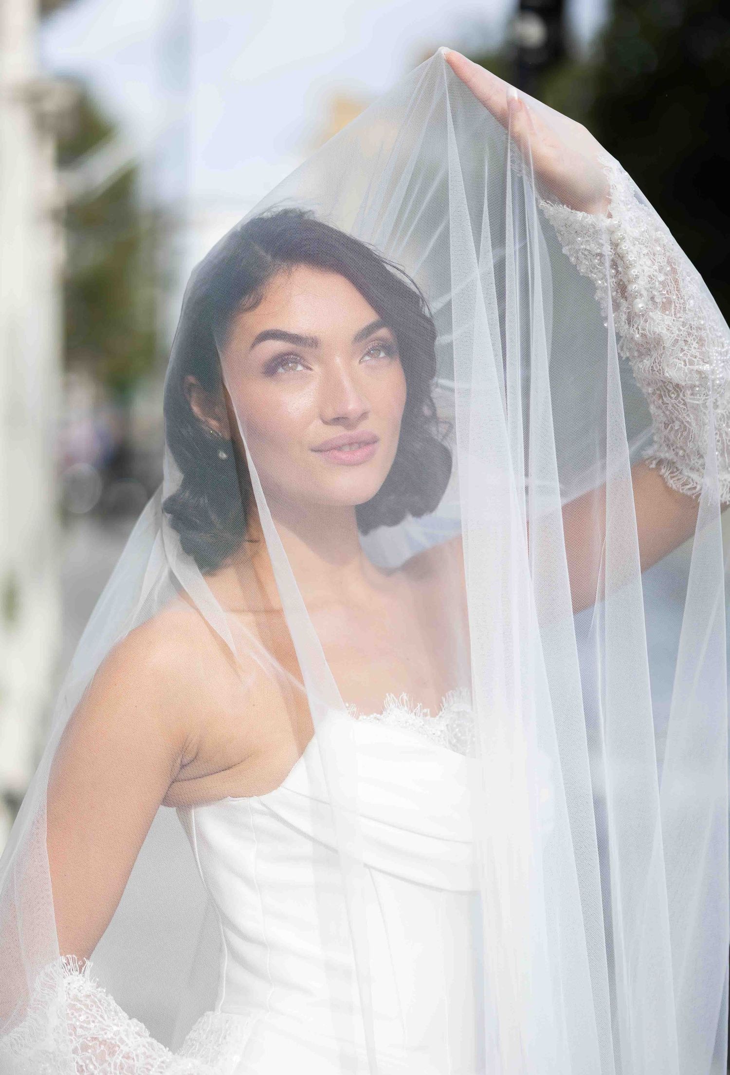 Elegant bride with lace veil softly lit by natural light in London — fine art bridal portrait captured by Alba del Sol.