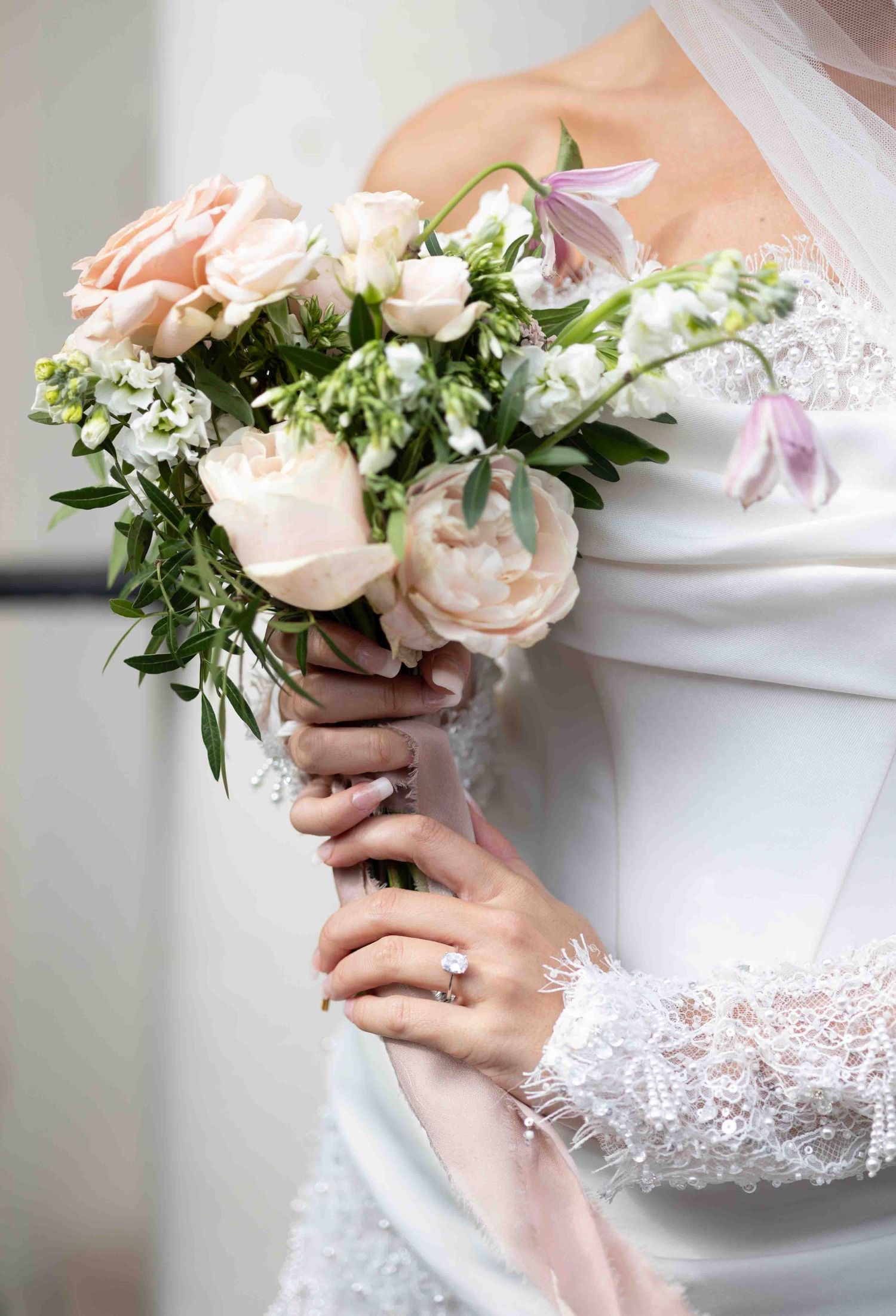Elegant bridal bouquet of soft peach and blush roses, photographed in Belgravia, London — fine art wedding detail by Alba del Sol.