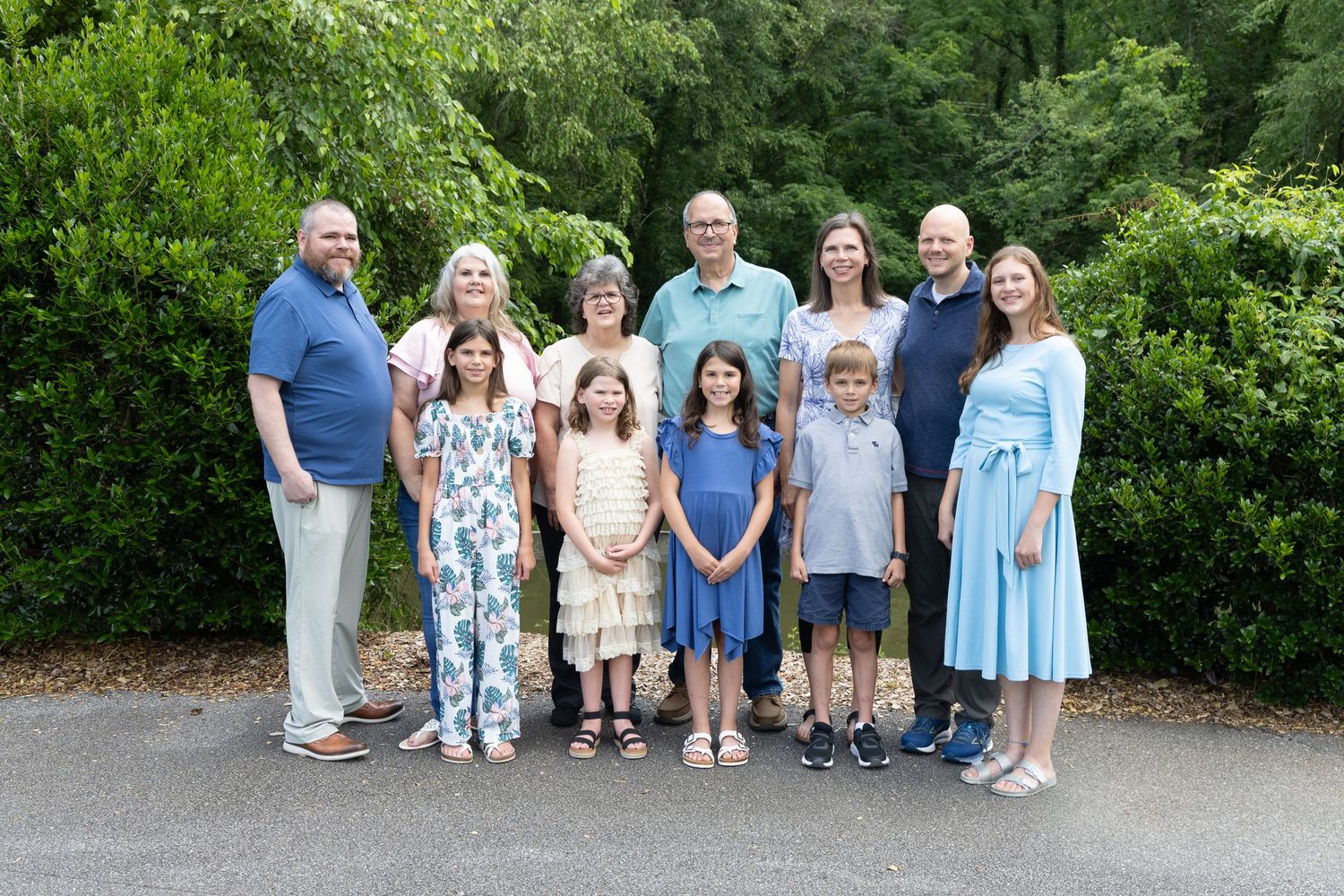 Large family portraiture at a park and family is dressed in blues