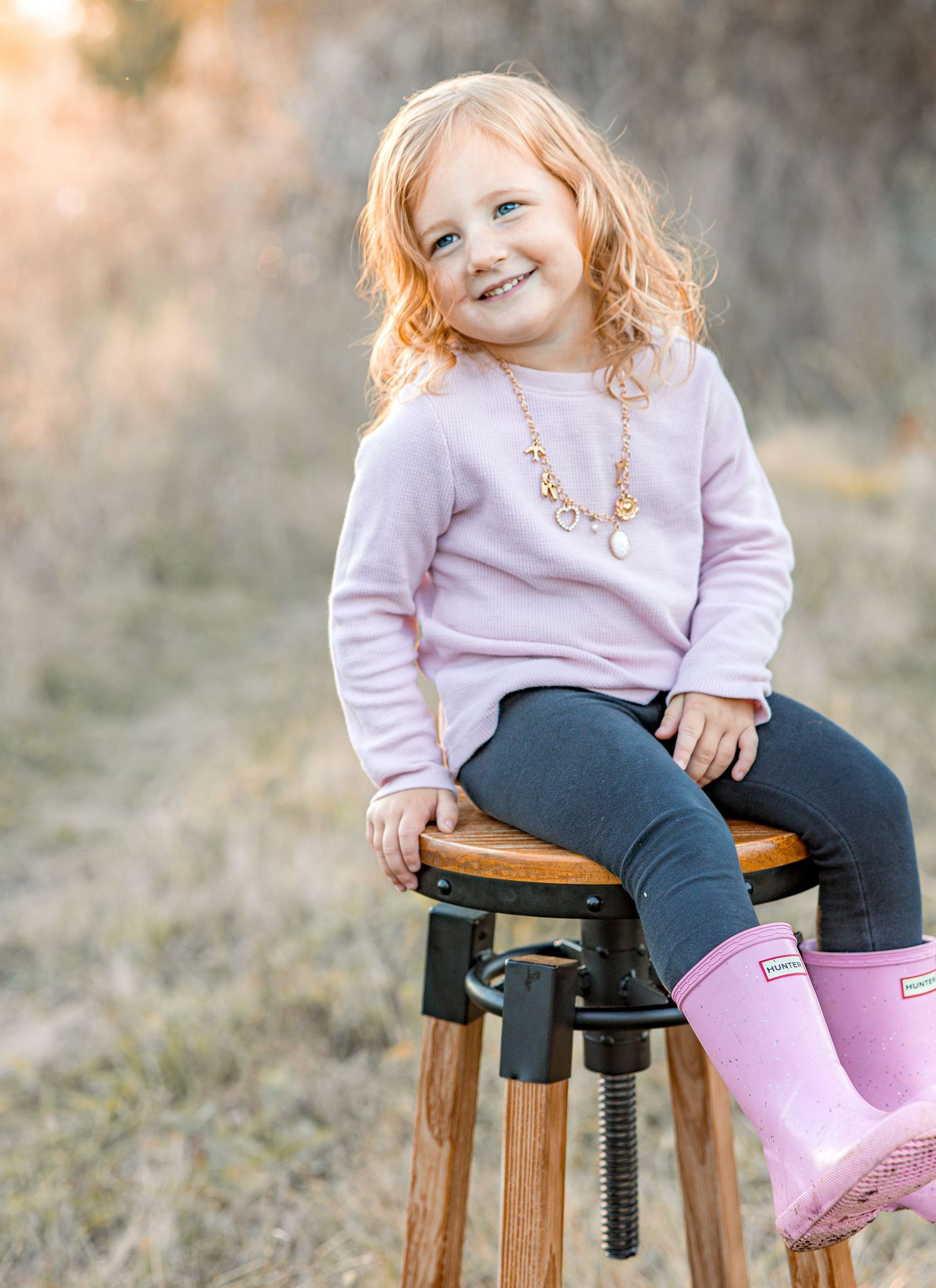 Golden hour family photo. Candid family photo. PNW family photo session in a field. Outdoor family photos.