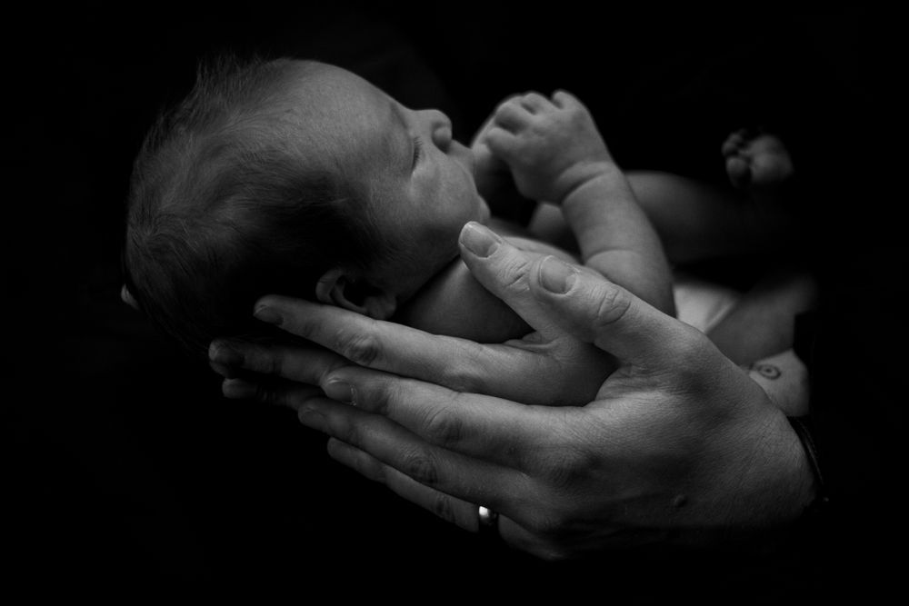 Detail newborn photo. Lifestyle newborn session. indoor newborn photography