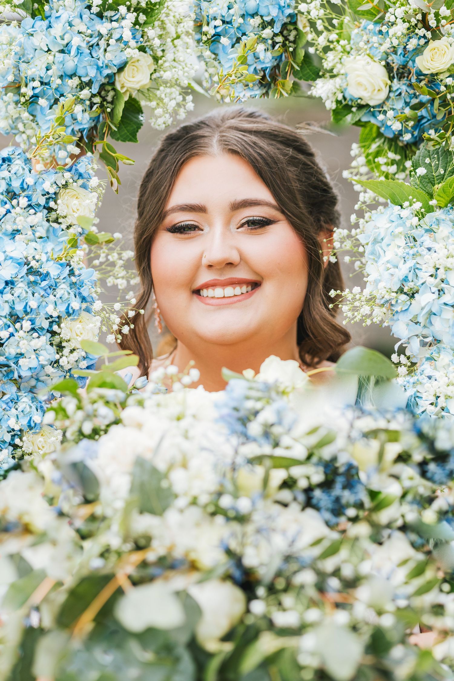 portrait wedding photos in central Oregon at the water oasis. Beautiful wedding photos. Portrait photo of the bride.