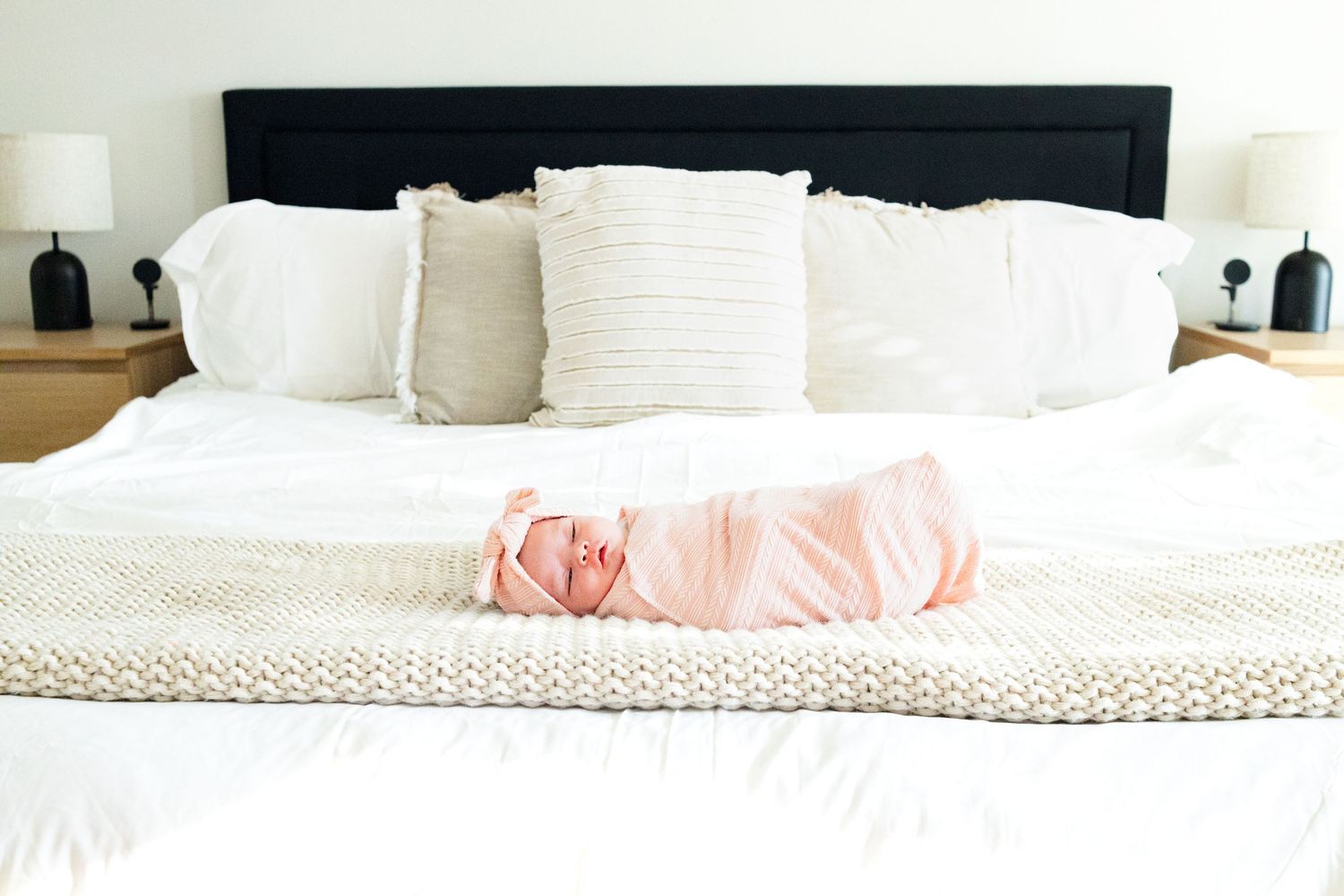 Detail newborn photo. Lifestyle newborn session. indoor newborn photography