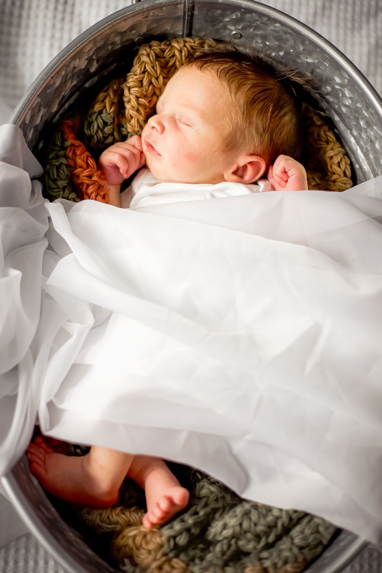 Detail newborn photo. Lifestyle newborn session. indoor newborn photography