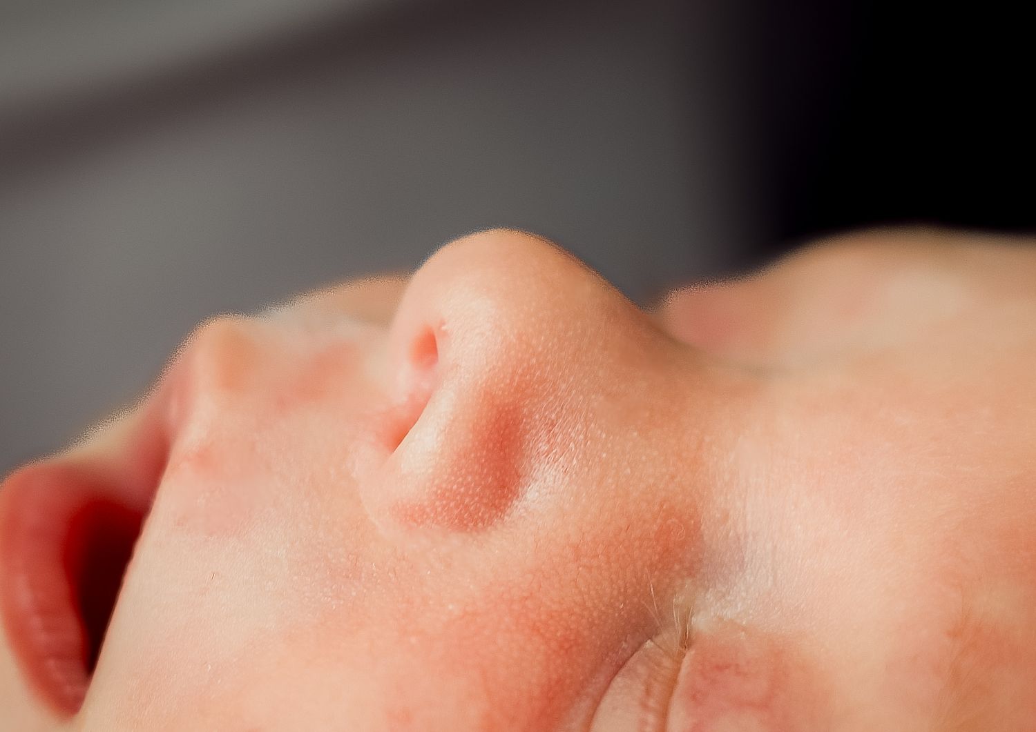 Detail newborn photo. Lifestyle newborn session. indoor newborn photography