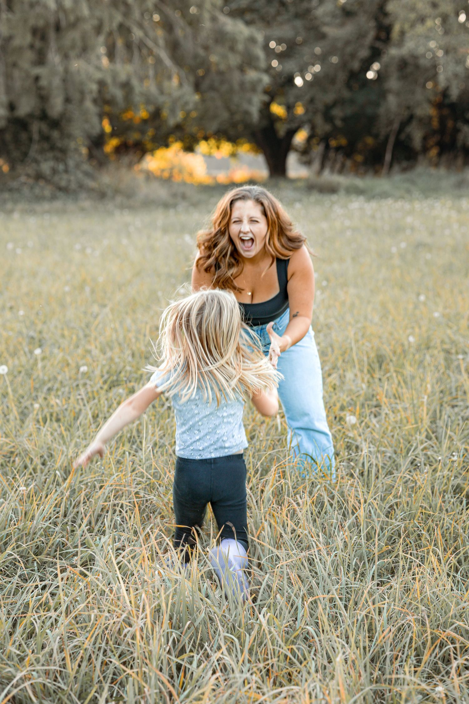 Golden hour family photo. Candid family photo. PNW family photo session in a field. Outdoor family photos.