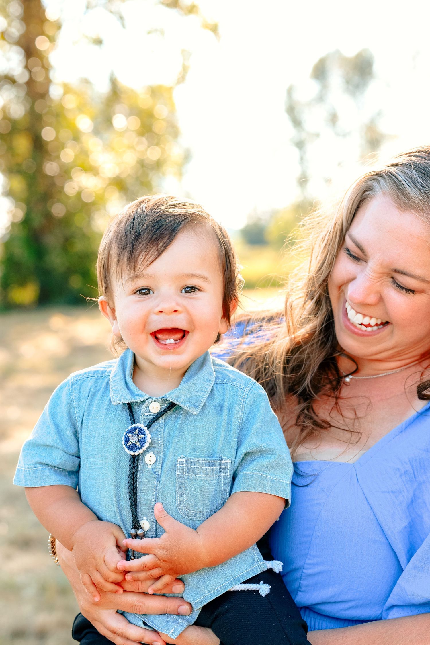 Full sun family photo session. PNW family photo session in a field. Outdoor family photos. mother and son photo