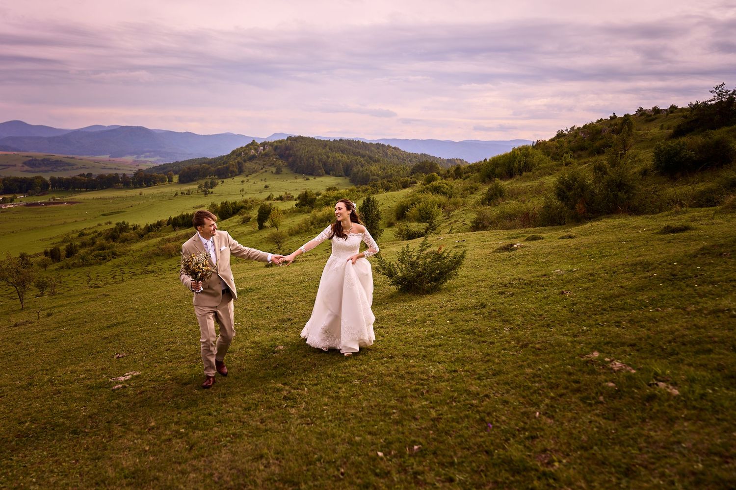 svadobna-fotografia-exterier-prirodzene-svetlo-emocia-spiš-