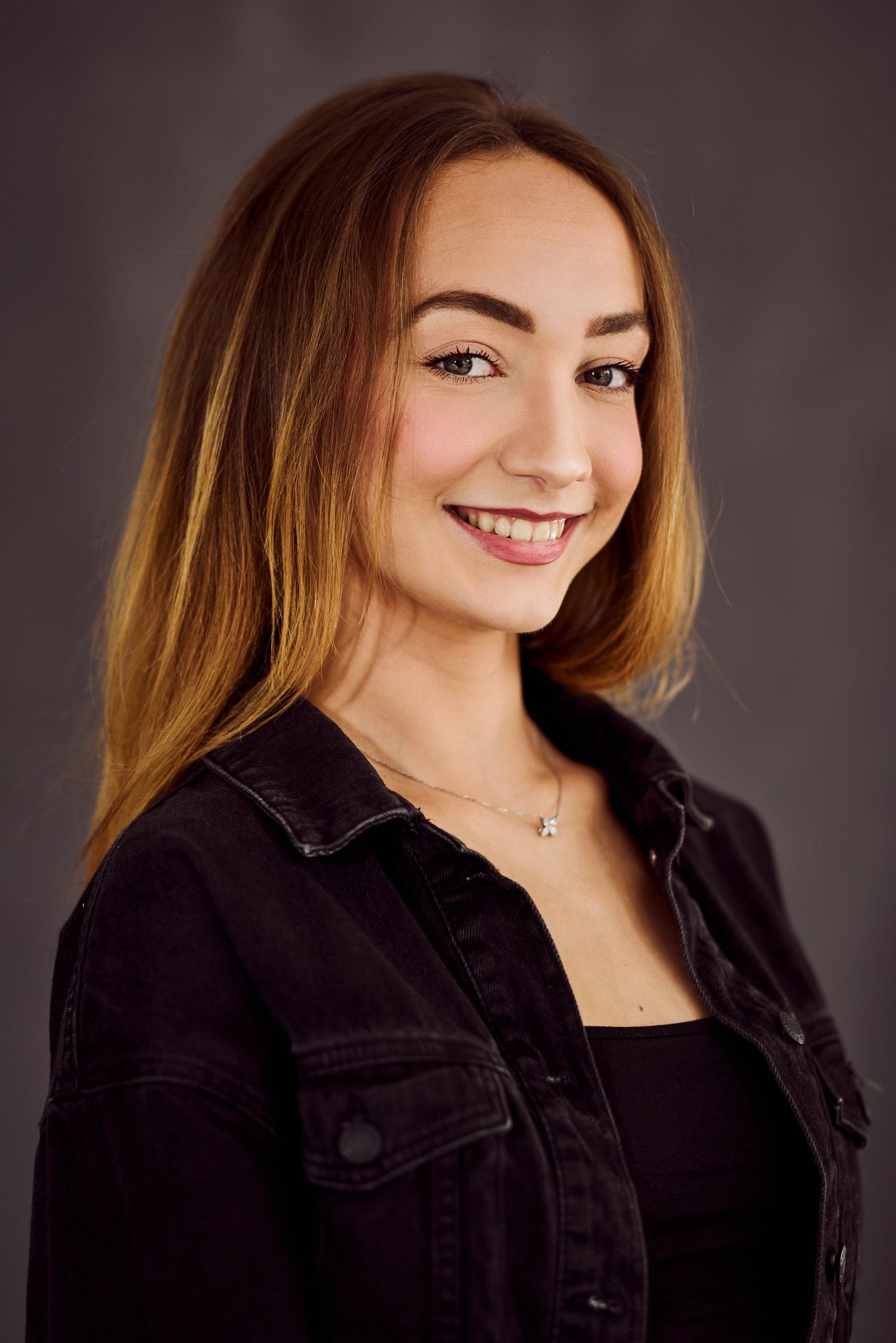 Portrét v ateliéri – portrétny fotograf I portret-atelier-rado-cerula.jpg