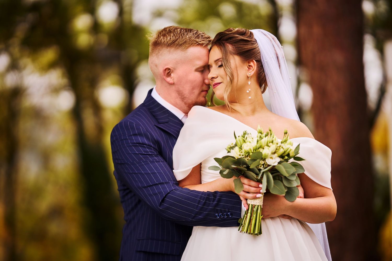 svadobna-fotografia-exterier-prirodzene-svetlo-emocia