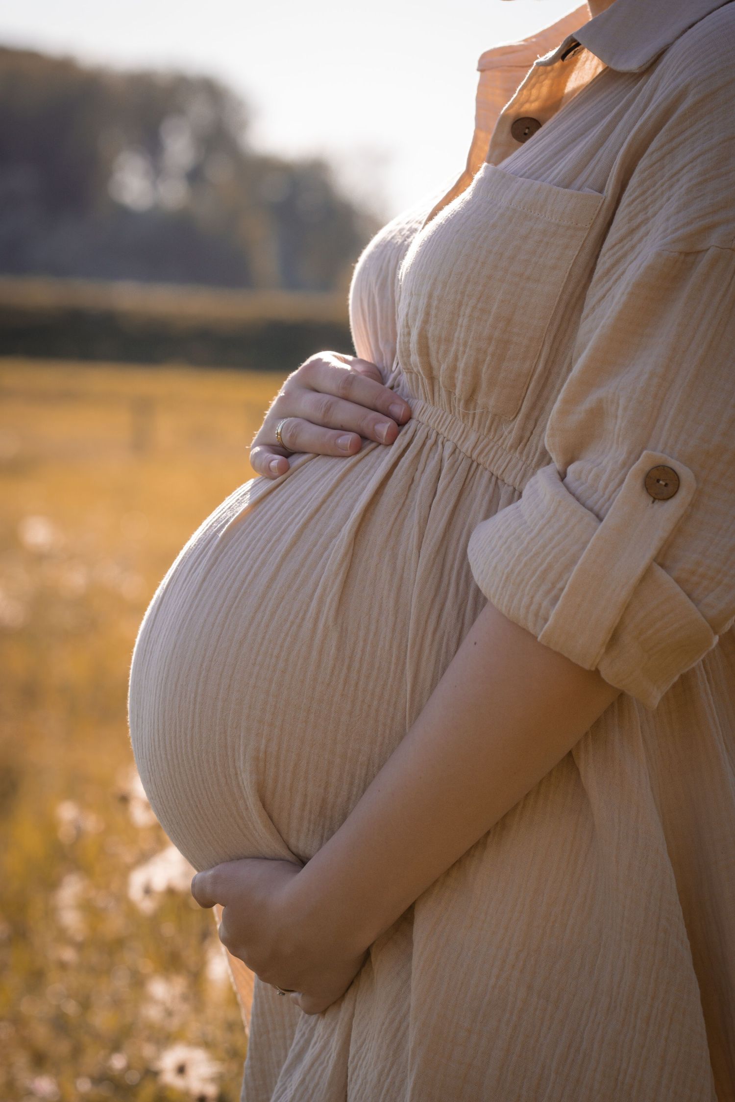 Natürliches Babybauch-Shooting in Karlsruhe
