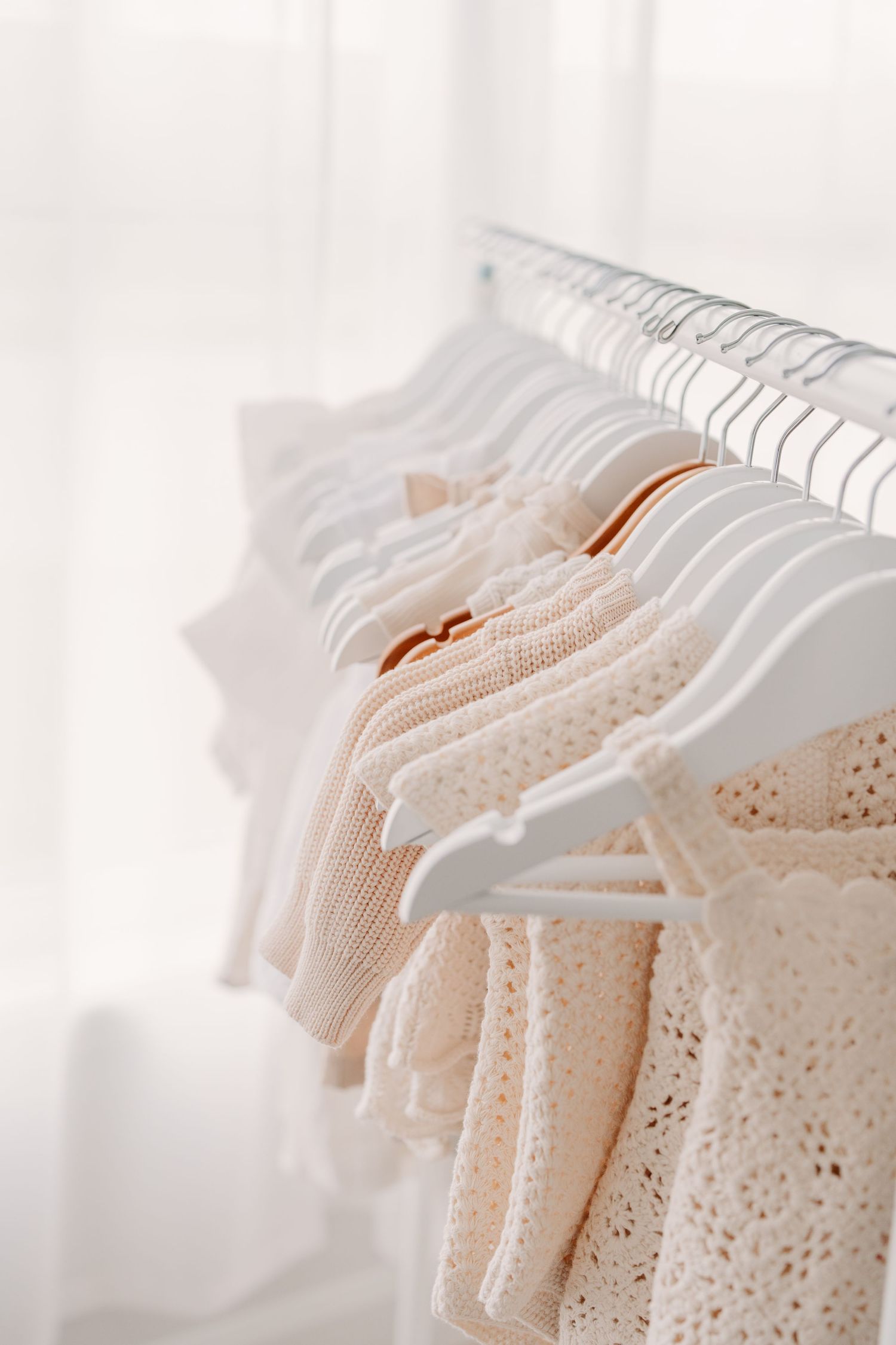 Tenues élégantes pour bébé pour une séance en studio