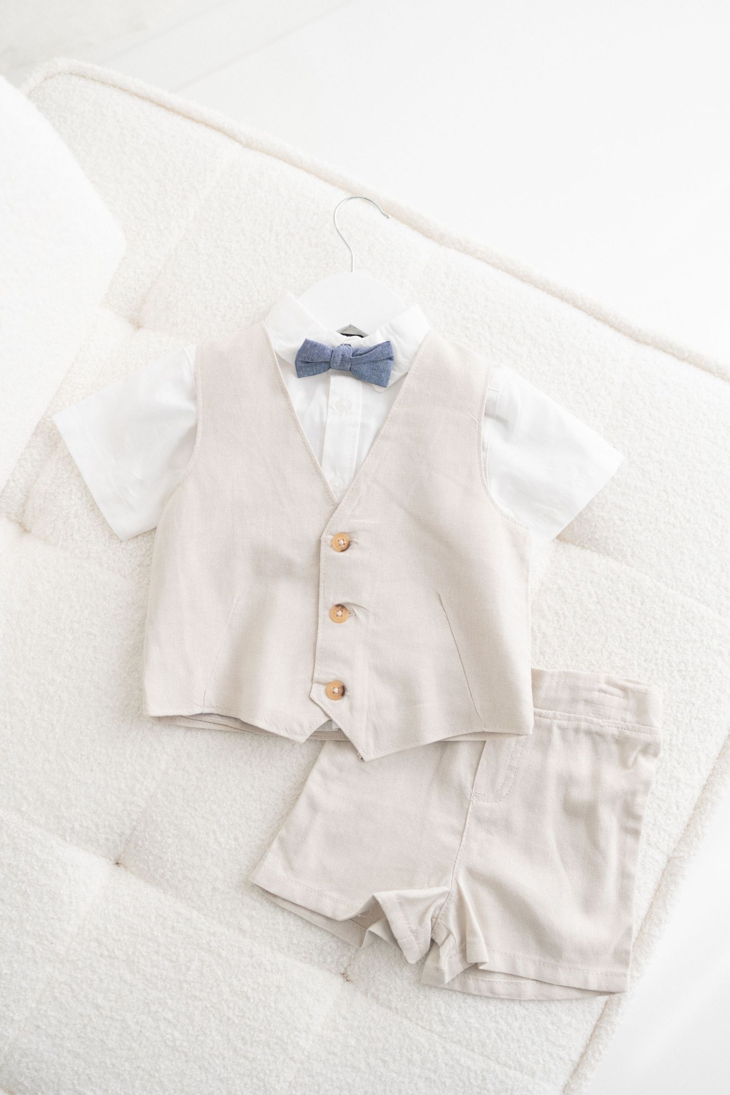 Ensemble chemise, short et noeud papillon pour premier anniversaire, garde-robe cliente du studio de photographie de Québec, fine art