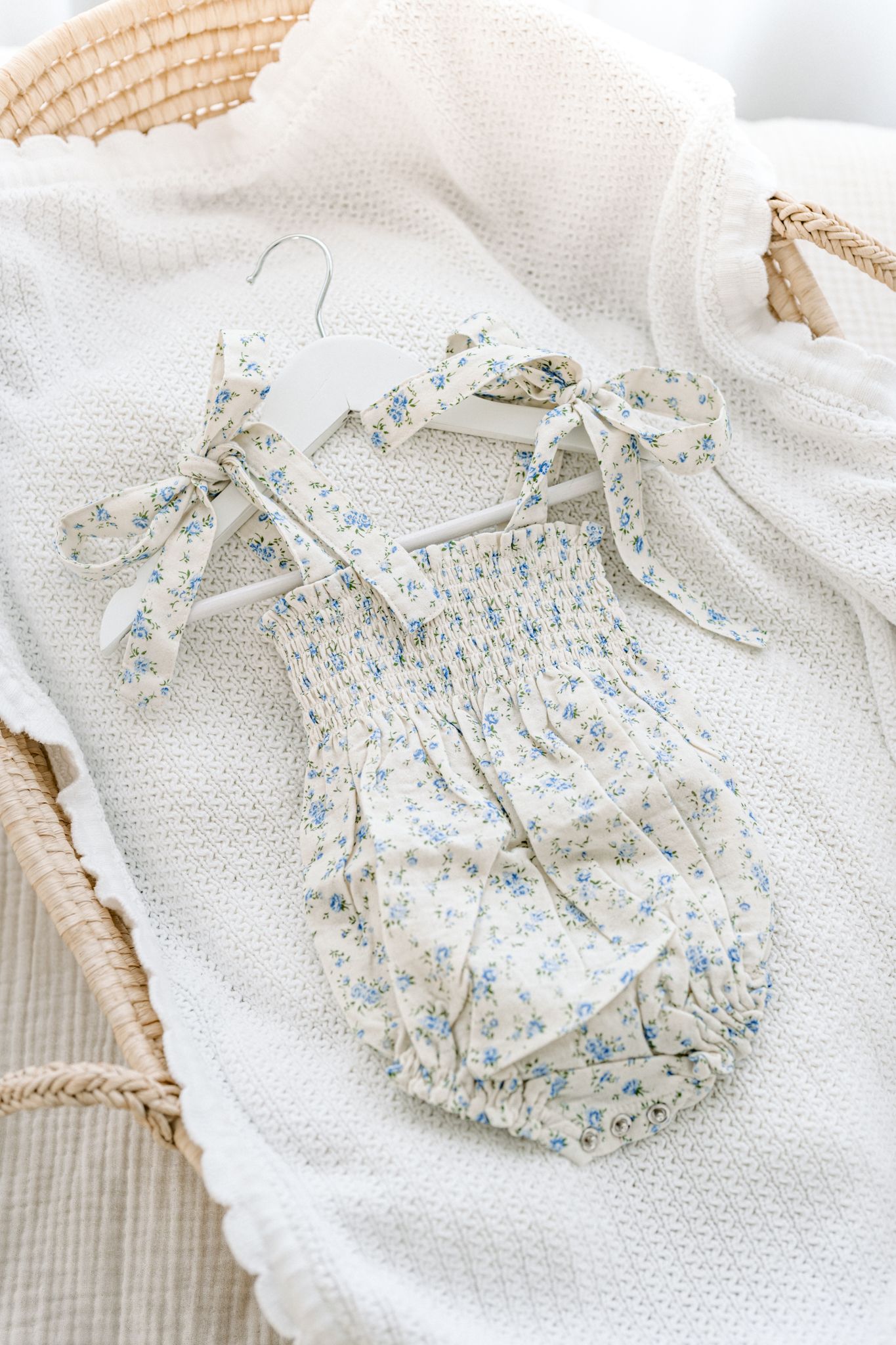 Petites barboteuses pour bébé disponibles dans le garde-robe studio