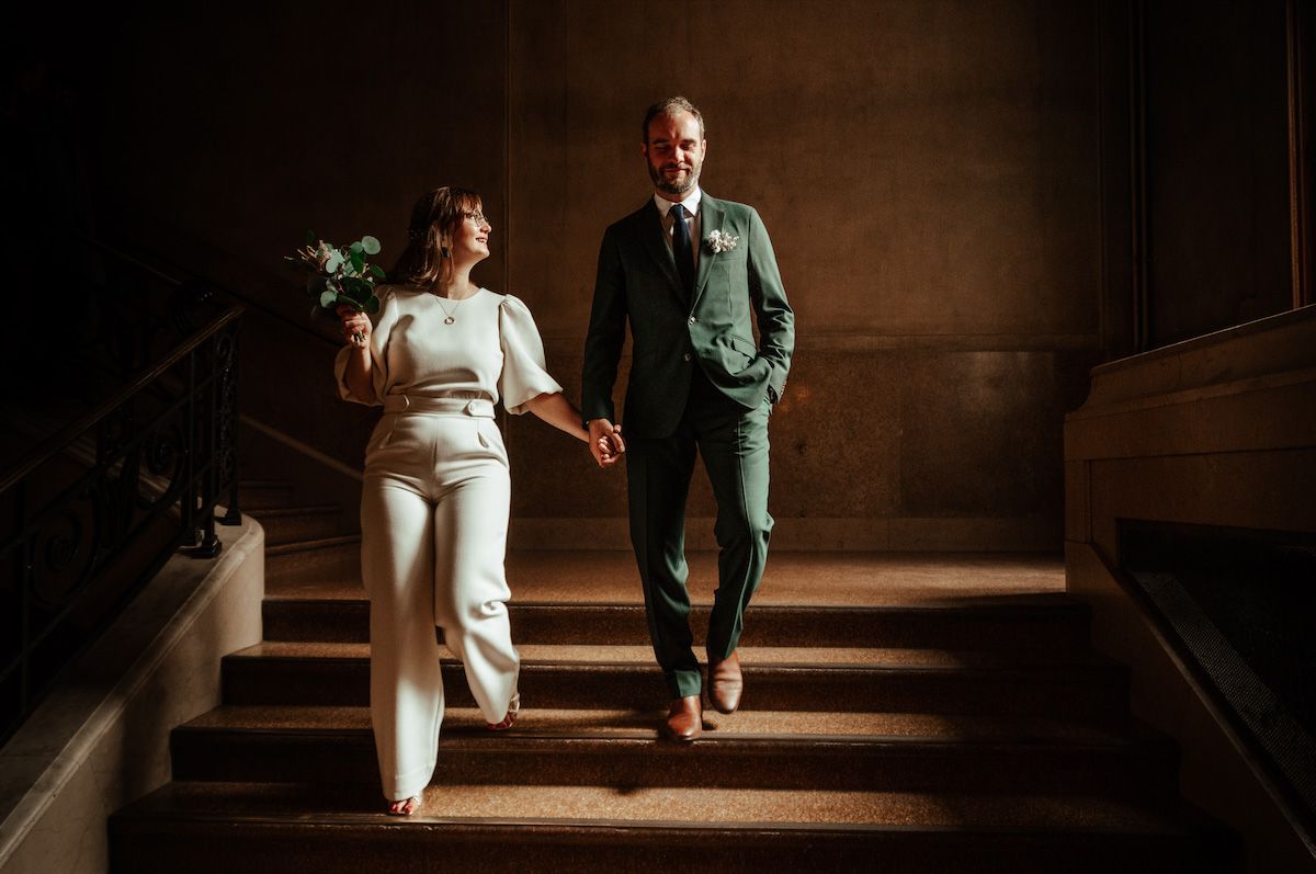 Photographes de mariage intimes et modernes entre Nîmes, Orange et Montpellier.