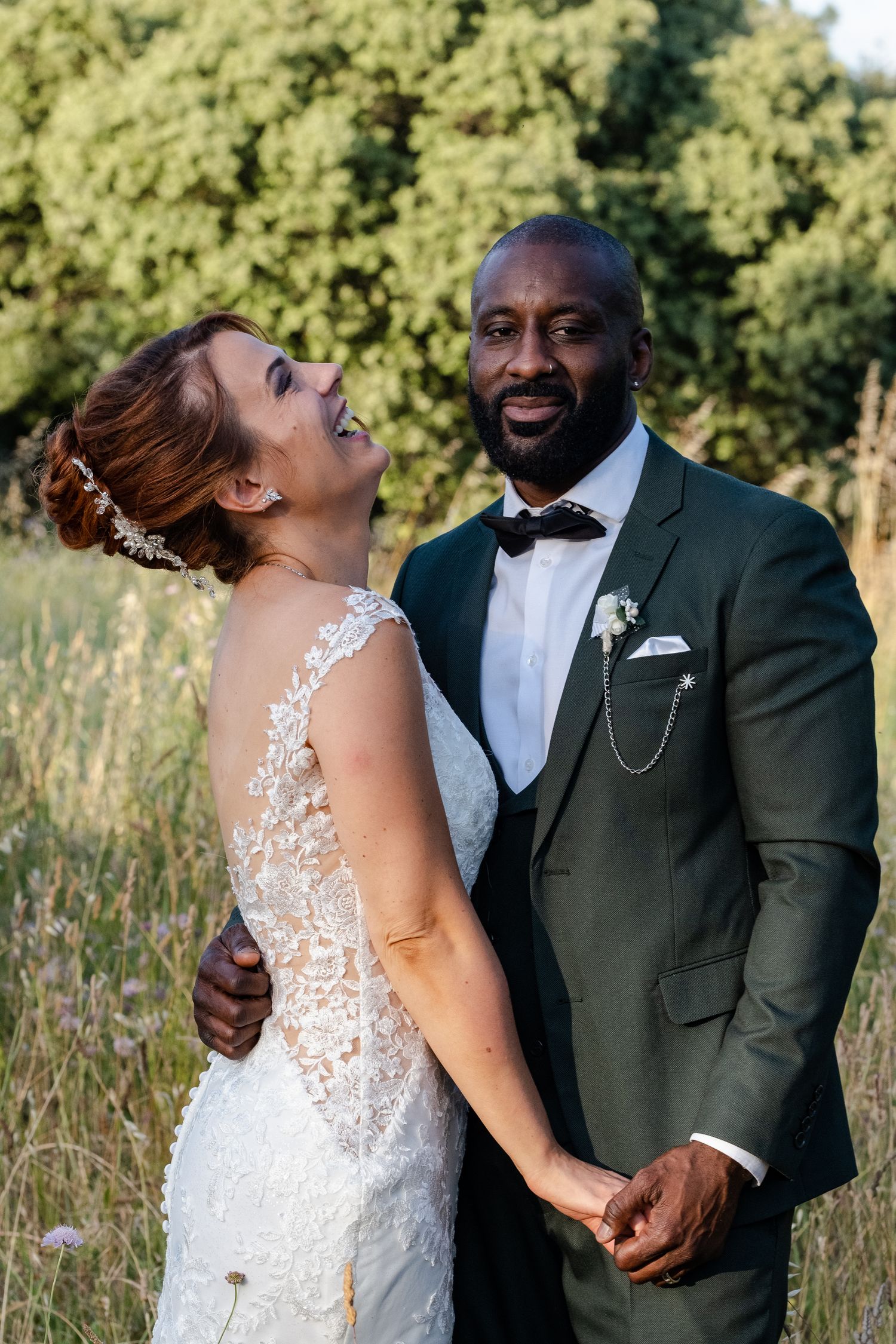 Magnifique mariage proche d'Avignon dans le Vaucluse. Des images naturelles, un reportage sur le vif, des photographes et vidéastes pro.