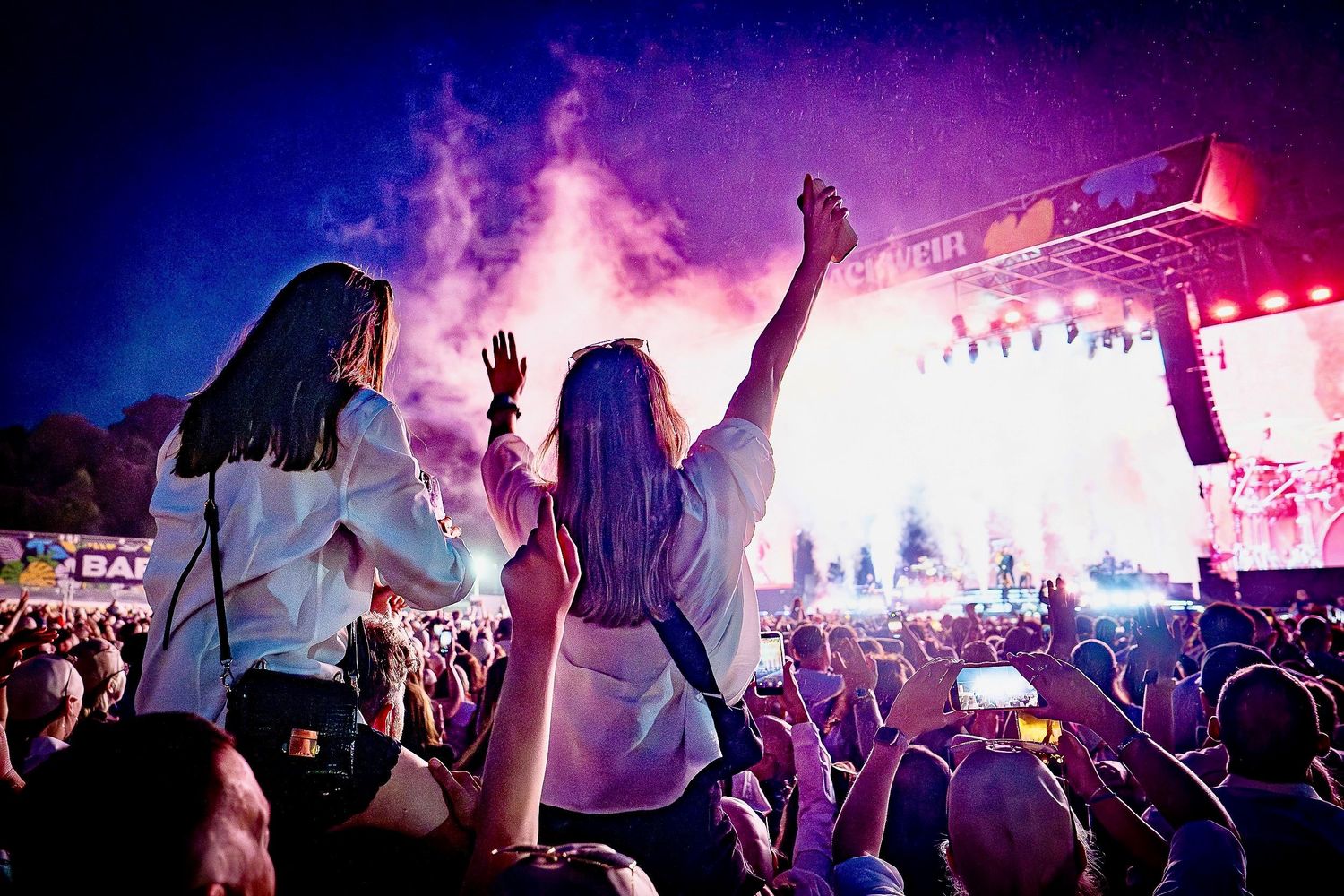 Pitbull Crowd Blackweir Field Cardiff 2026