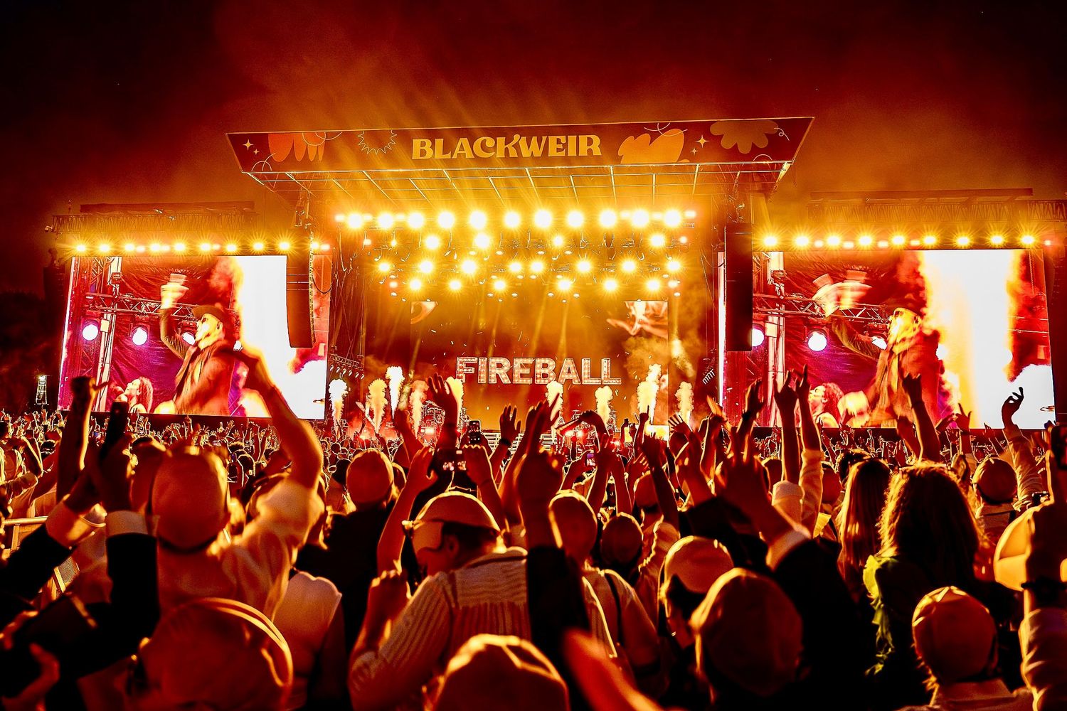 Pitbull Crowd Blackweir Field Cardiff 2026