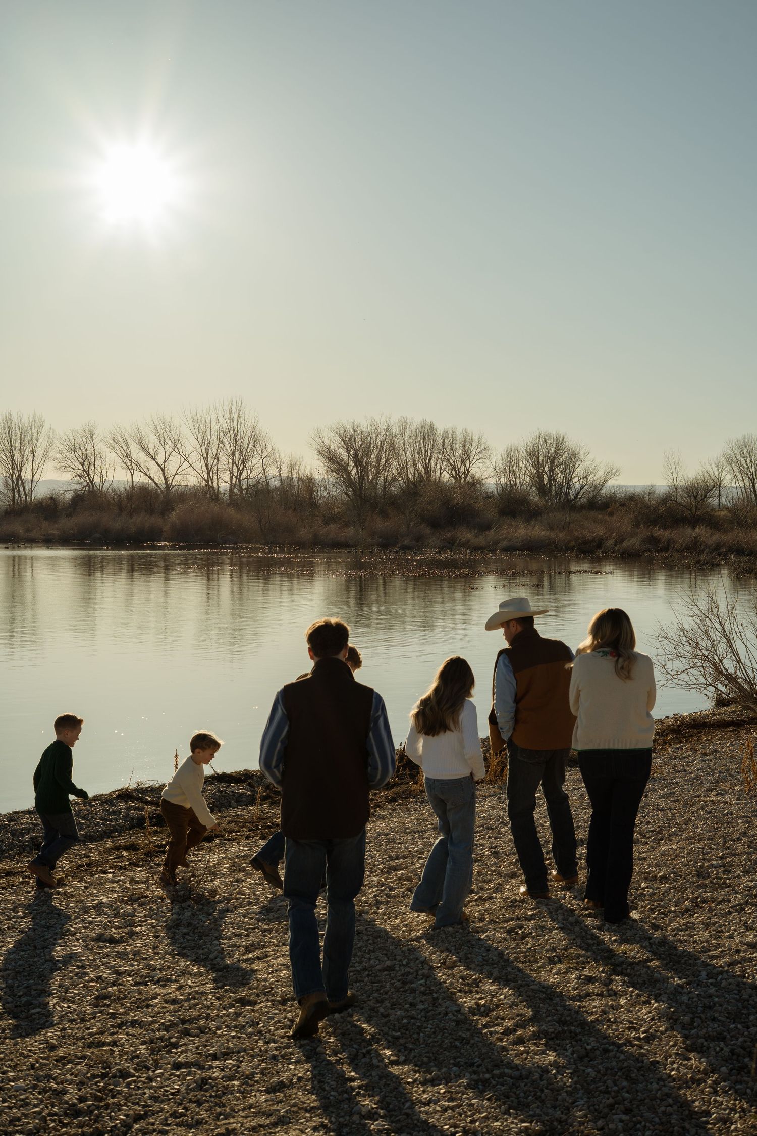 Family photo session, walking by the lake.