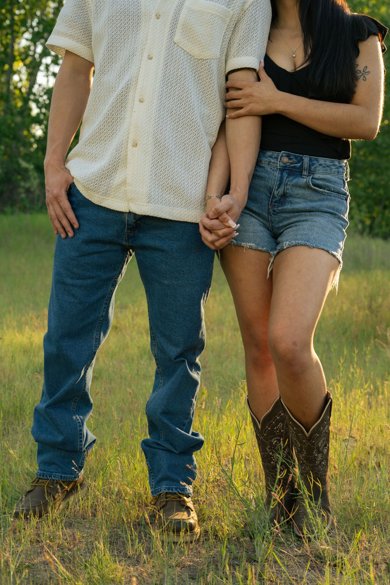 Couple photo shoot. Outfit photos.