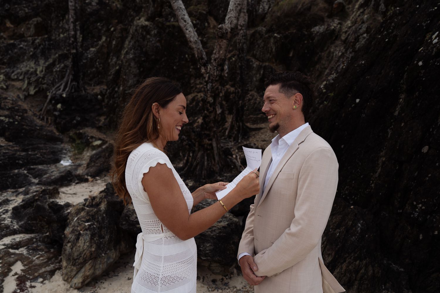 Man and women reading vows getting eloped on the Gold Coast