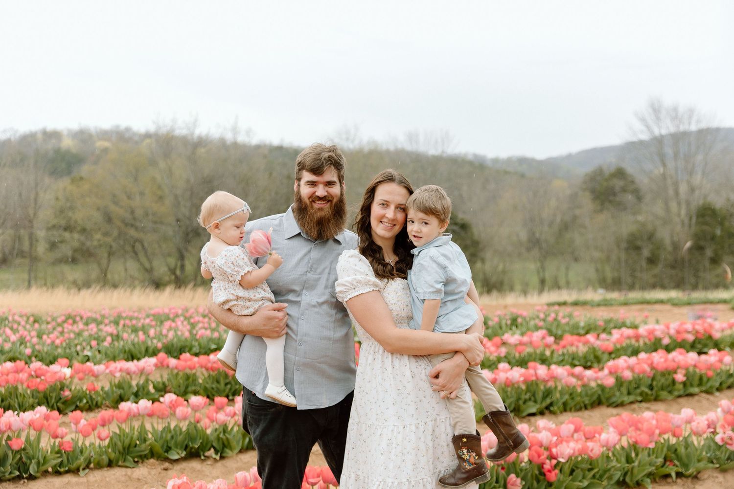 Cookeville TN Family and Portrait Photographer, Middle TN Wedding and Senior Photographer, Heirloom Portraits, Motherhood and Newborn