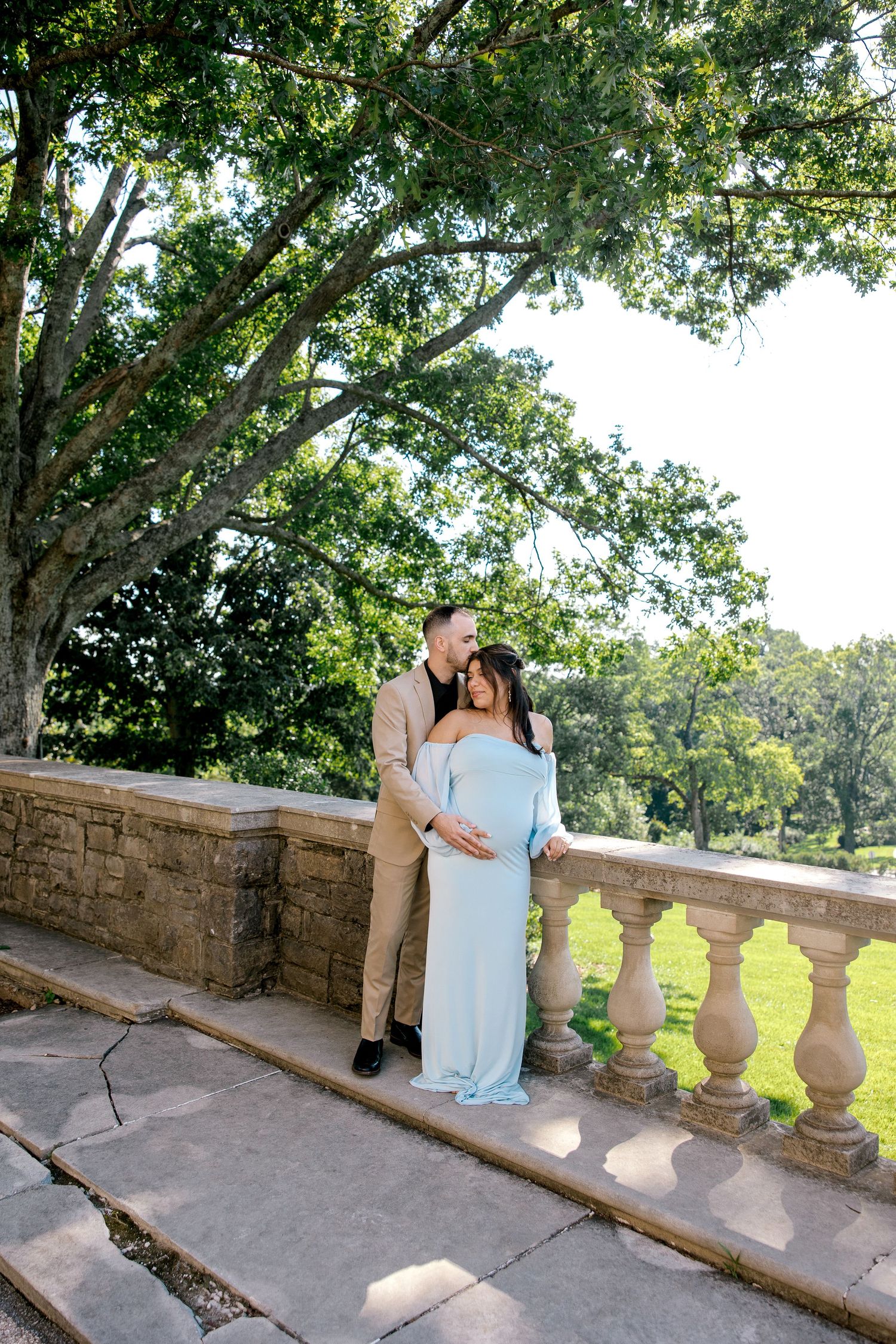 Romantic Maternity photo at Cheekwood in Nashville, TN by Olivia Merritt Photography