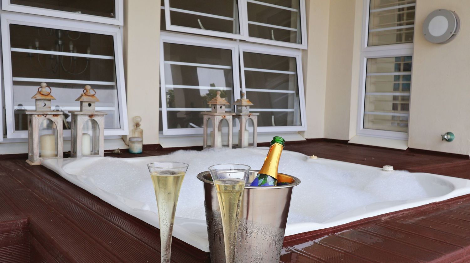 Property photography including, real estate, AirBnb, holiday accommodation, lodges, hotels, self catering accommodation, guest houses